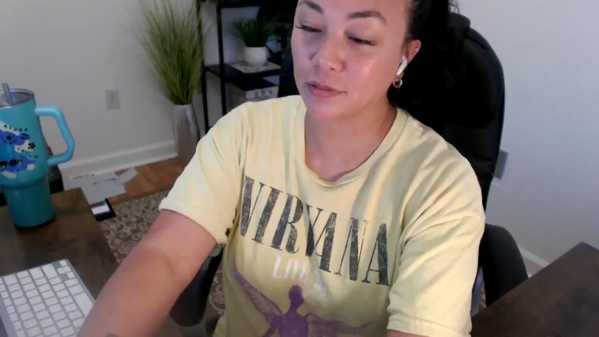 Gallery image thumbnail from MickaylaStar's myfreecams stream on, 06/10/2025, 19:36 image 3 of 20