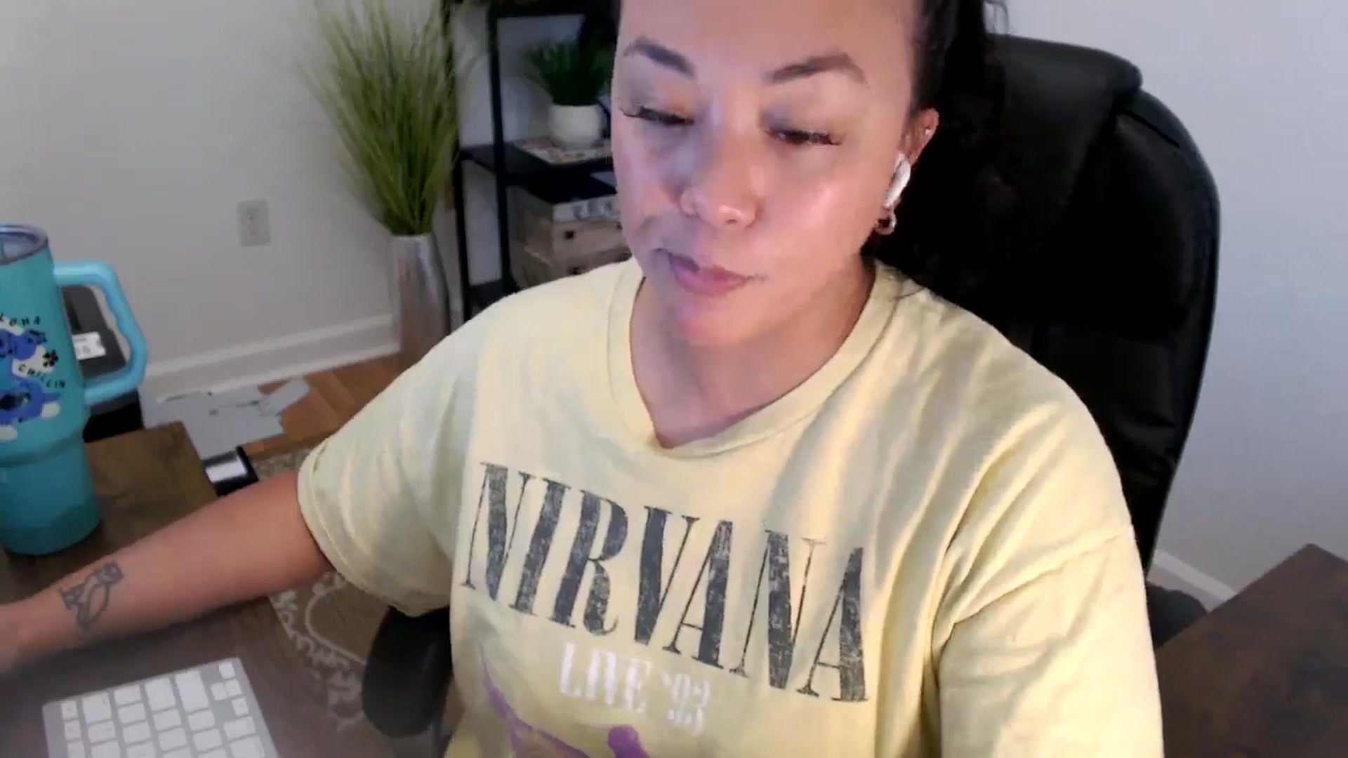 Gallery image thumbnail from MickaylaStar's myfreecams stream on, 06/10/2025, 19:36 image 17 of 20