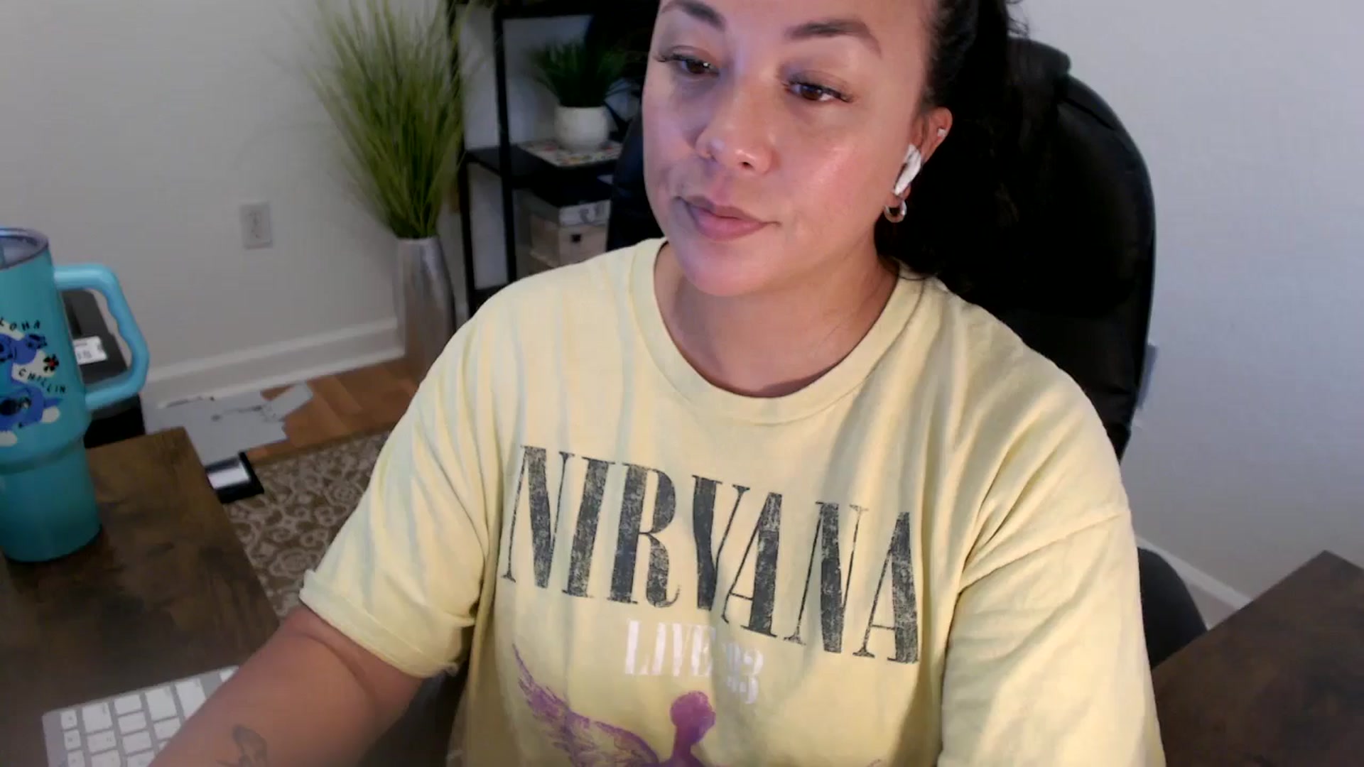 Gallery image thumbnail from MickaylaStar's myfreecams stream on, 06/10/2025, 19:36 image 16 of 20