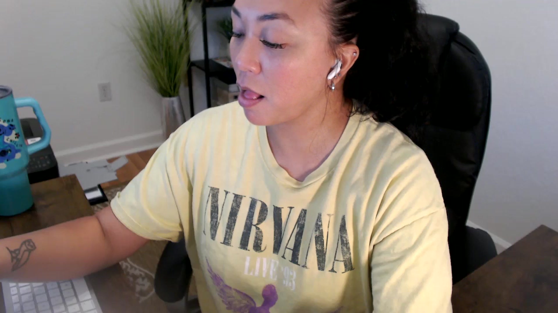 Gallery image thumbnail from MickaylaStar's myfreecams stream on, 06/10/2025, 19:36 image 11 of 20