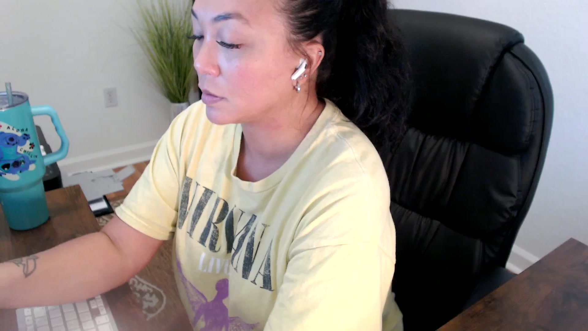 Gallery image thumbnail from MickaylaStar's myfreecams stream on, 06/10/2025, 20:22 image 3 of 20