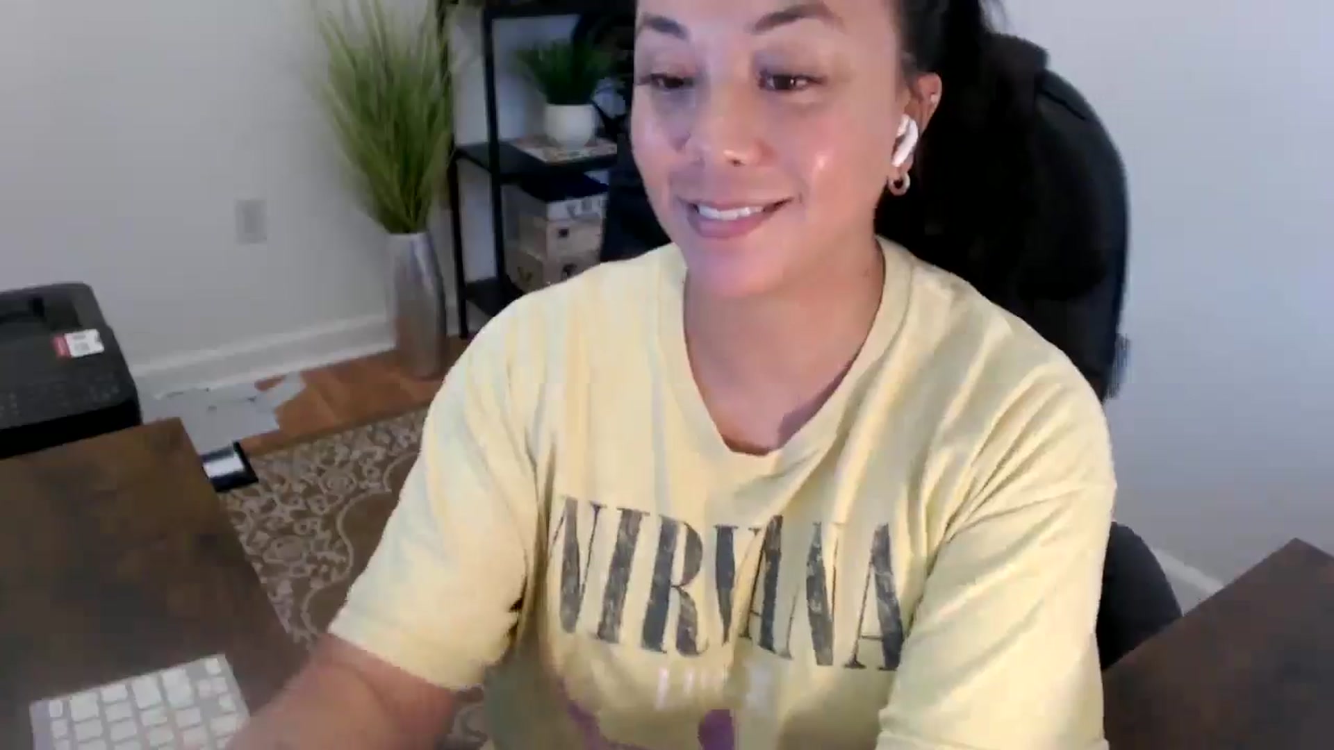 Gallery image thumbnail from MickaylaStar's myfreecams stream on, 06/10/2025, 20:22 image 8 of 20