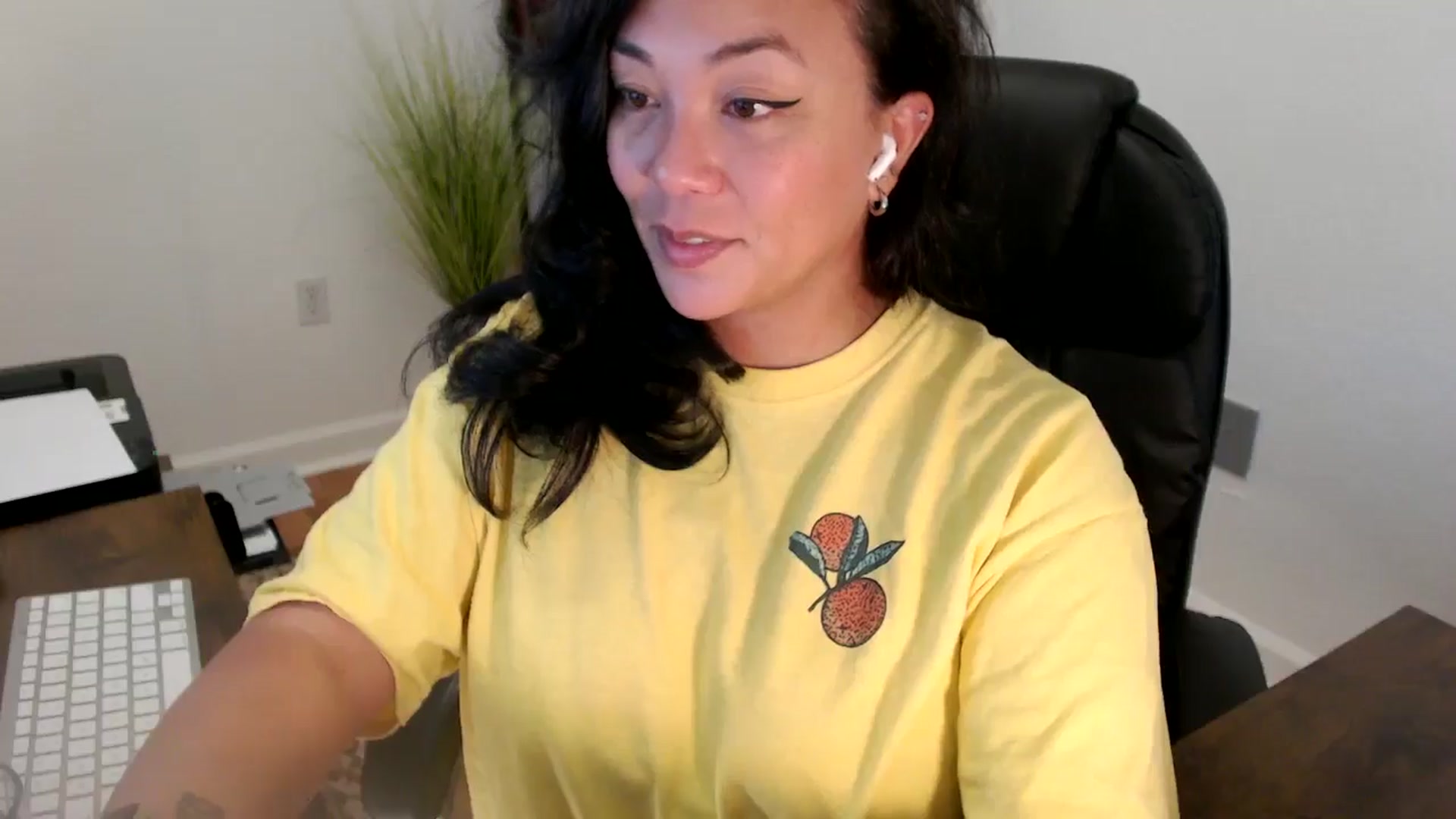 Gallery image thumbnail from MickaylaStar's myfreecams stream on, 06/11/2025, 16:28 image 7 of 20