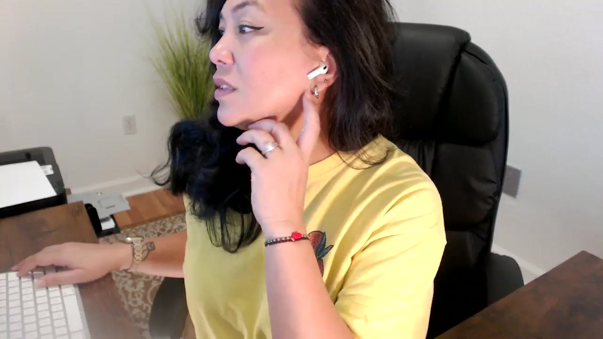 Gallery image thumbnail from MickaylaStar's myfreecams stream on, 06/11/2025, 16:28 image 12 of 20