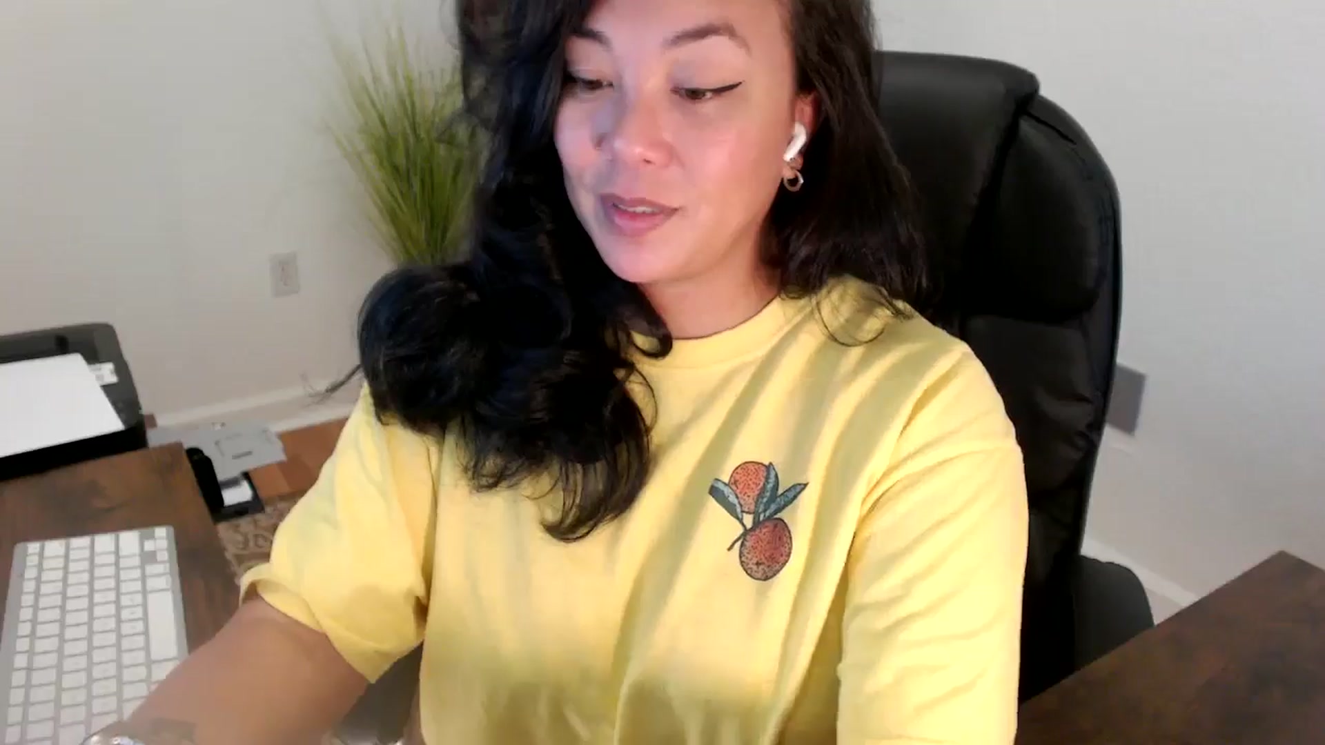 Gallery image thumbnail from MickaylaStar's myfreecams stream on, 06/11/2025, 16:28 image 10 of 20