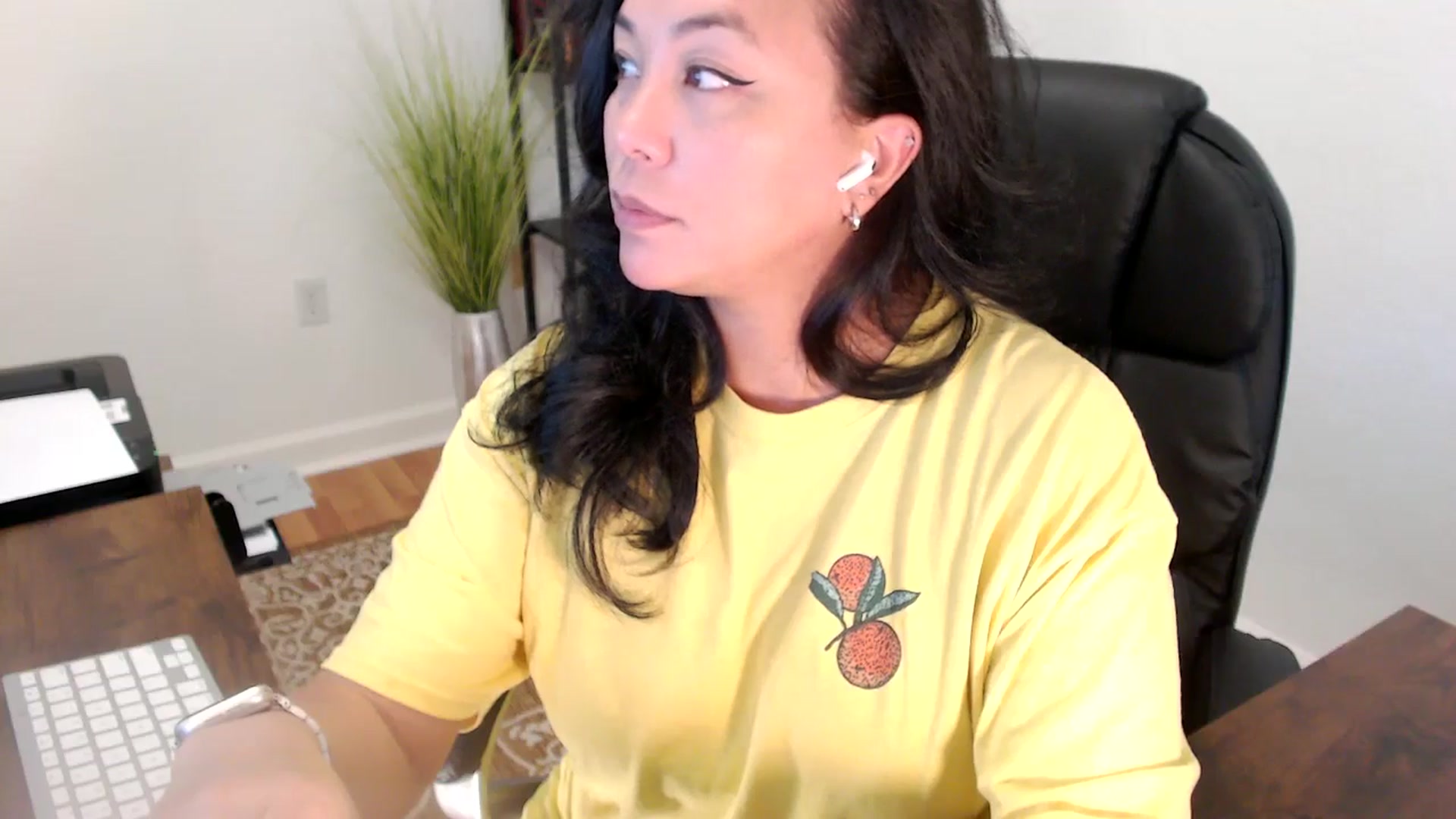Gallery image thumbnail from MickaylaStar's myfreecams stream on, 06/11/2025, 16:53 image 12 of 20