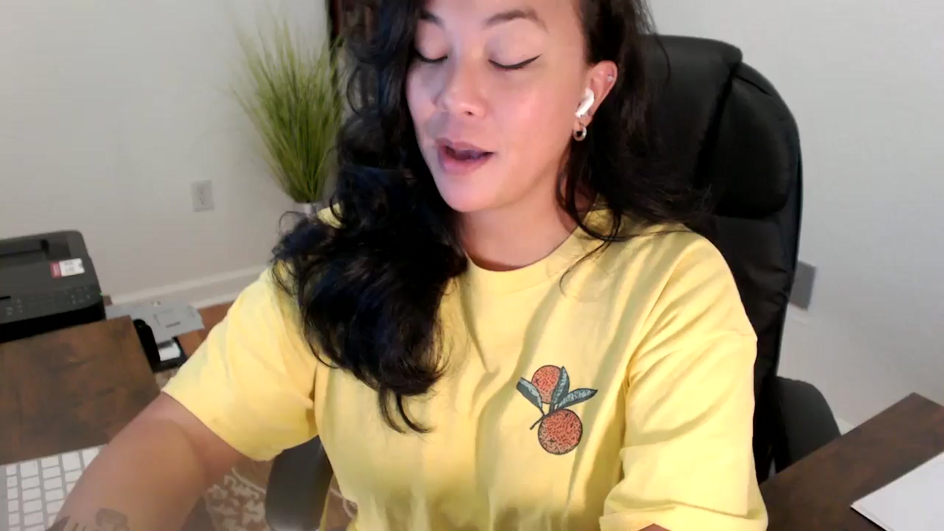Gallery image thumbnail from MickaylaStar's myfreecams stream on, 06/11/2025, 17:19 image 1 of 20