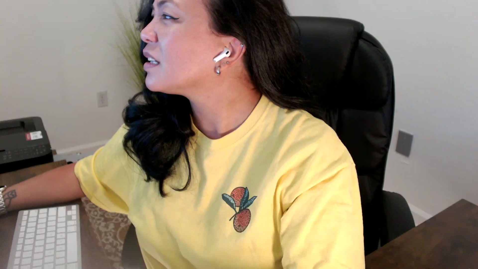 Gallery image thumbnail from MickaylaStar's myfreecams stream on, 06/11/2025, 18:27 image 4 of 20