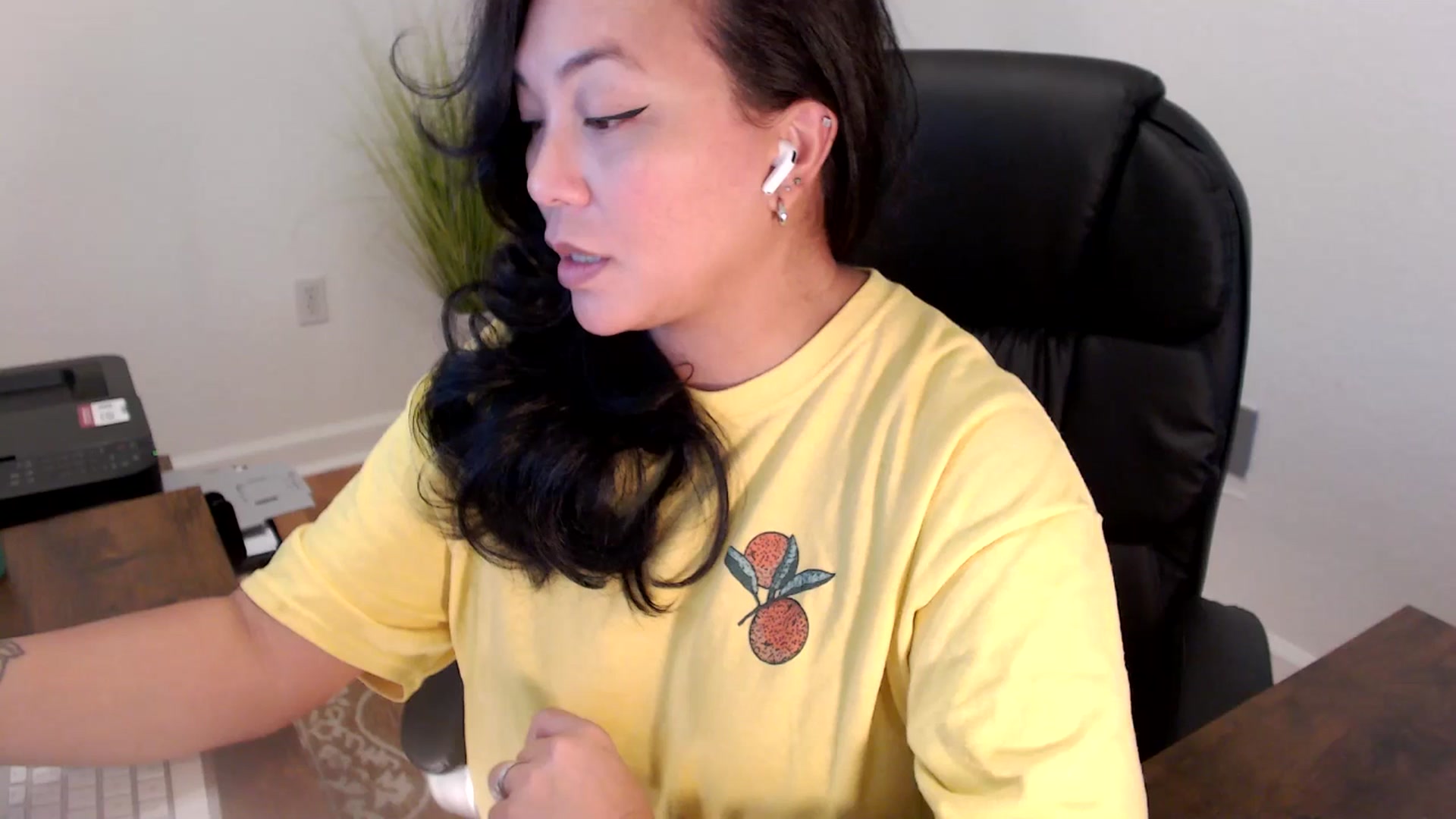 Gallery image thumbnail from MickaylaStar's myfreecams stream on, 06/11/2025, 18:27 image 12 of 20
