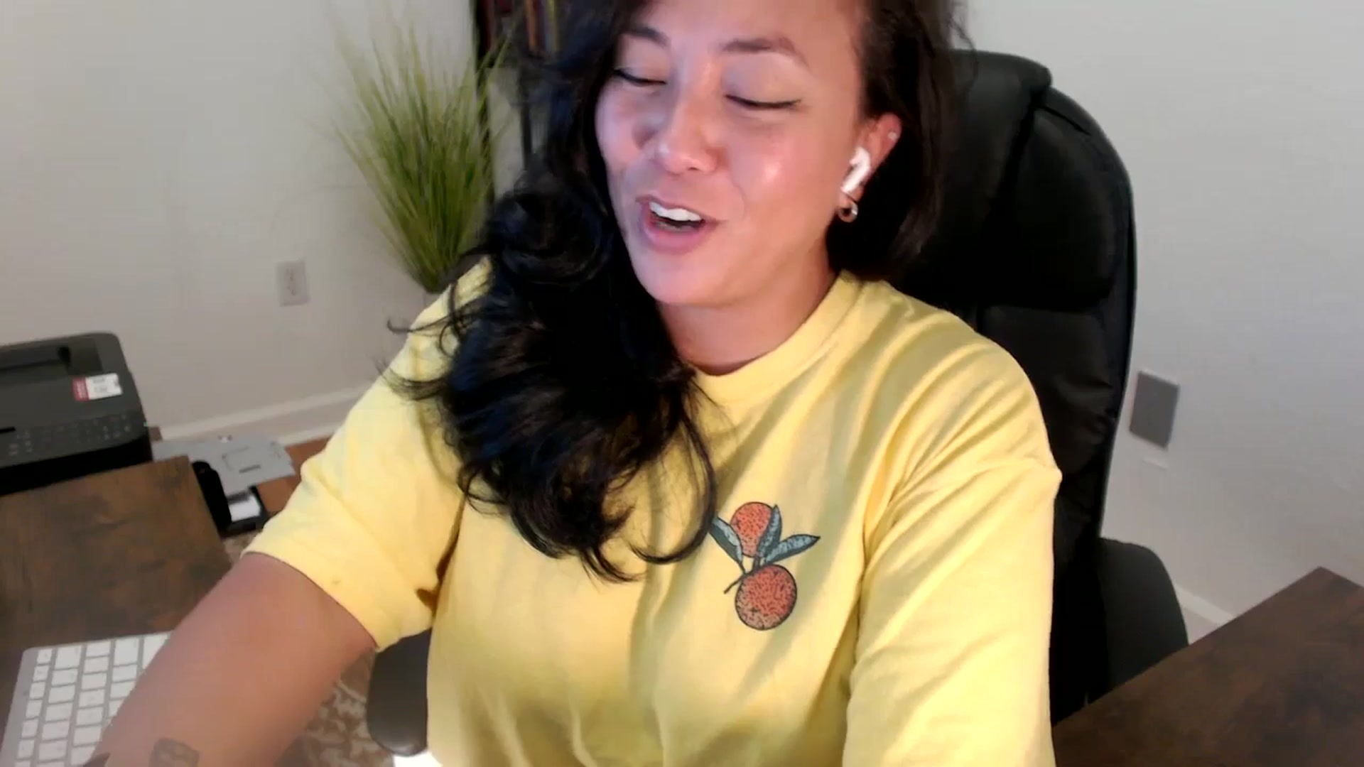 Gallery image thumbnail from MickaylaStar's myfreecams stream on, 06/11/2025, 18:27 image 9 of 20