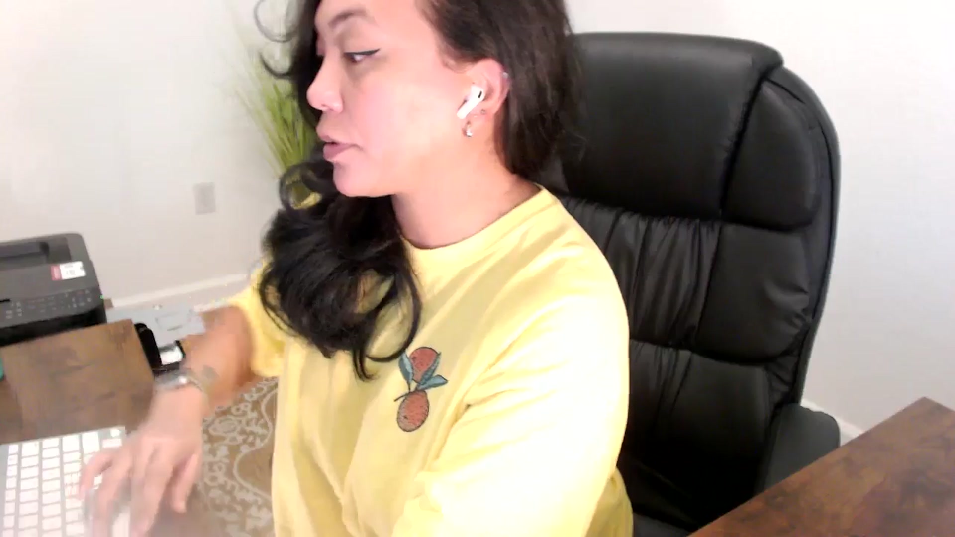 Gallery image thumbnail from MickaylaStar's myfreecams stream on, 06/11/2025, 18:27 image 13 of 20