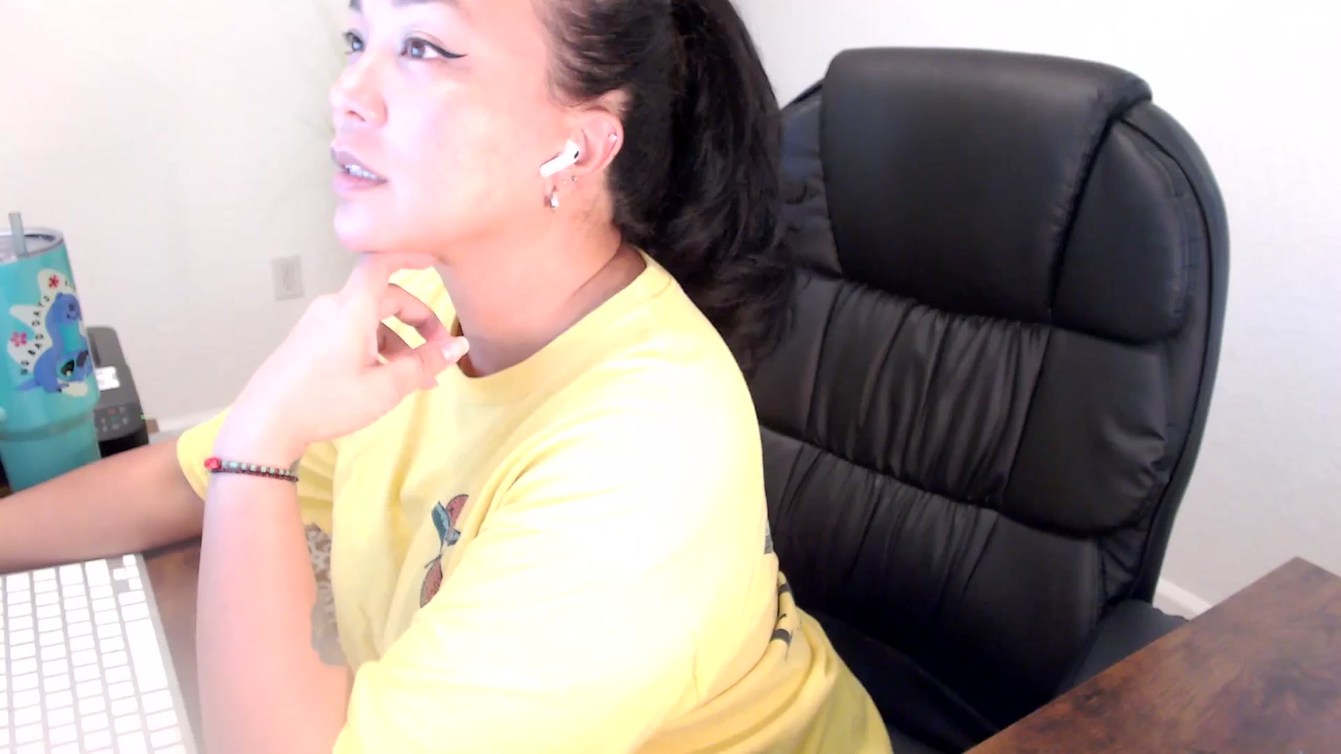 Gallery image thumbnail from MickaylaStar's myfreecams stream on, 06/11/2025, 19:14 image 1 of 20