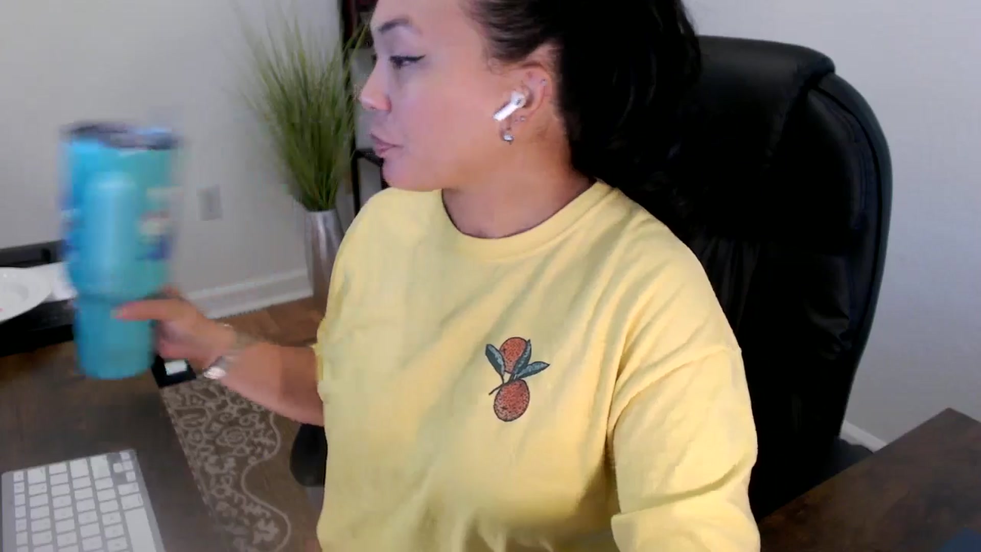Gallery image thumbnail from MickaylaStar's myfreecams stream on, 06/11/2025, 19:14 image 20 of 20