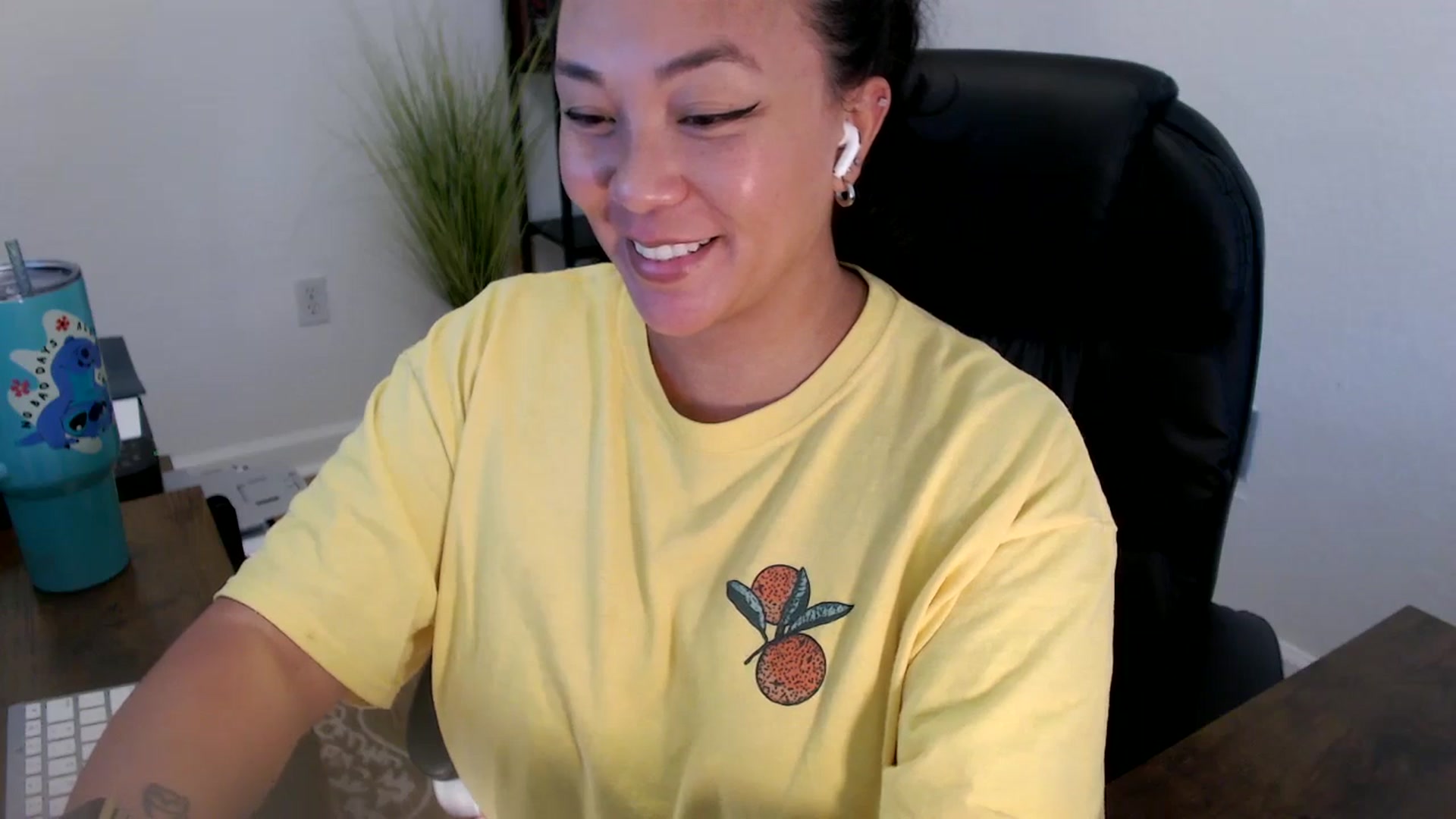 Gallery image thumbnail from MickaylaStar's myfreecams stream on, 06/11/2025, 20:21 image 7 of 20