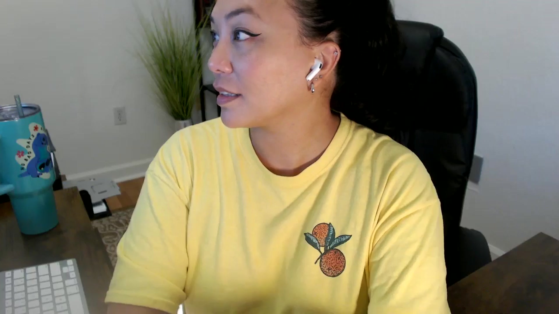 Gallery image thumbnail from MickaylaStar's myfreecams stream on, 06/11/2025, 20:21 image 15 of 20