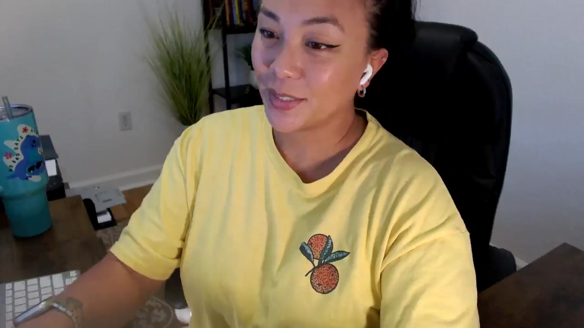Gallery image thumbnail from MickaylaStar's myfreecams stream on, 06/11/2025, 20:21 image 10 of 20
