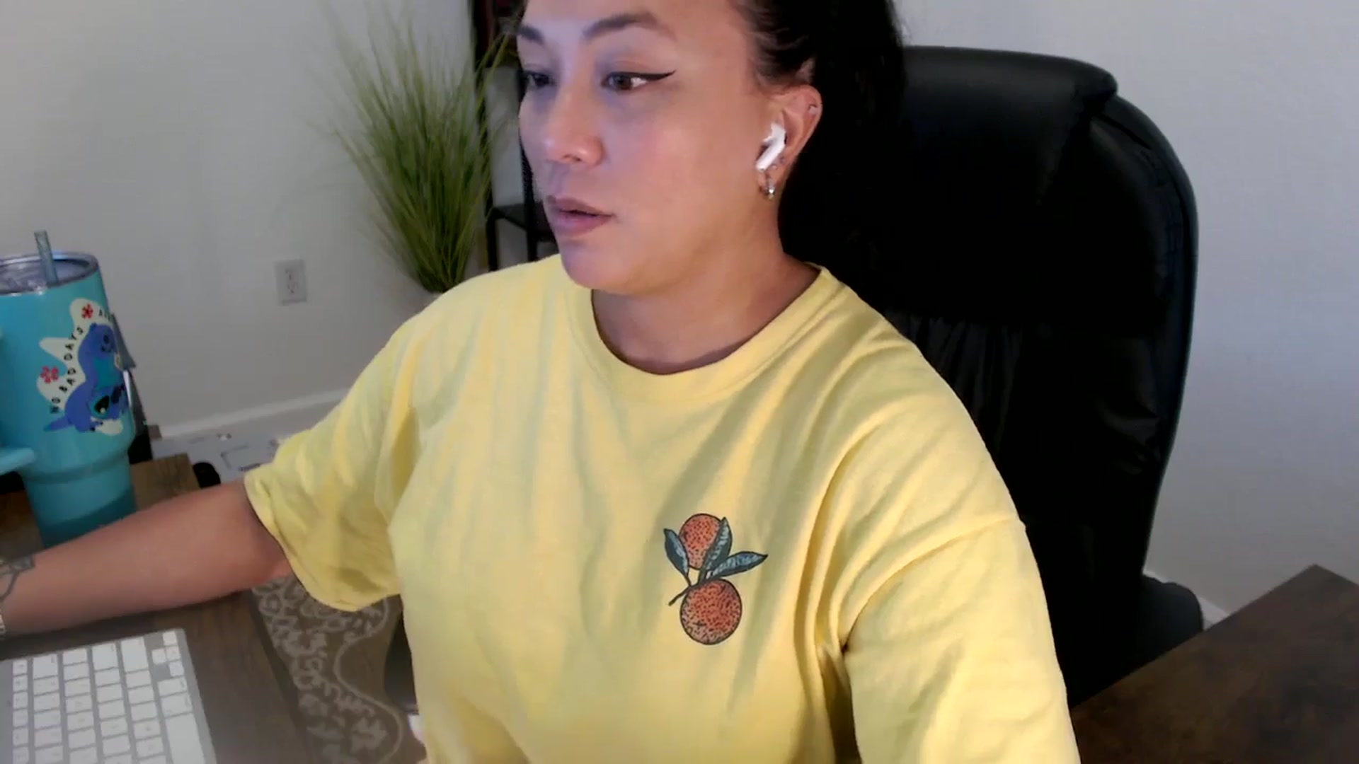 Gallery image thumbnail from MickaylaStar's myfreecams stream on, 06/11/2025, 20:21 image 14 of 20