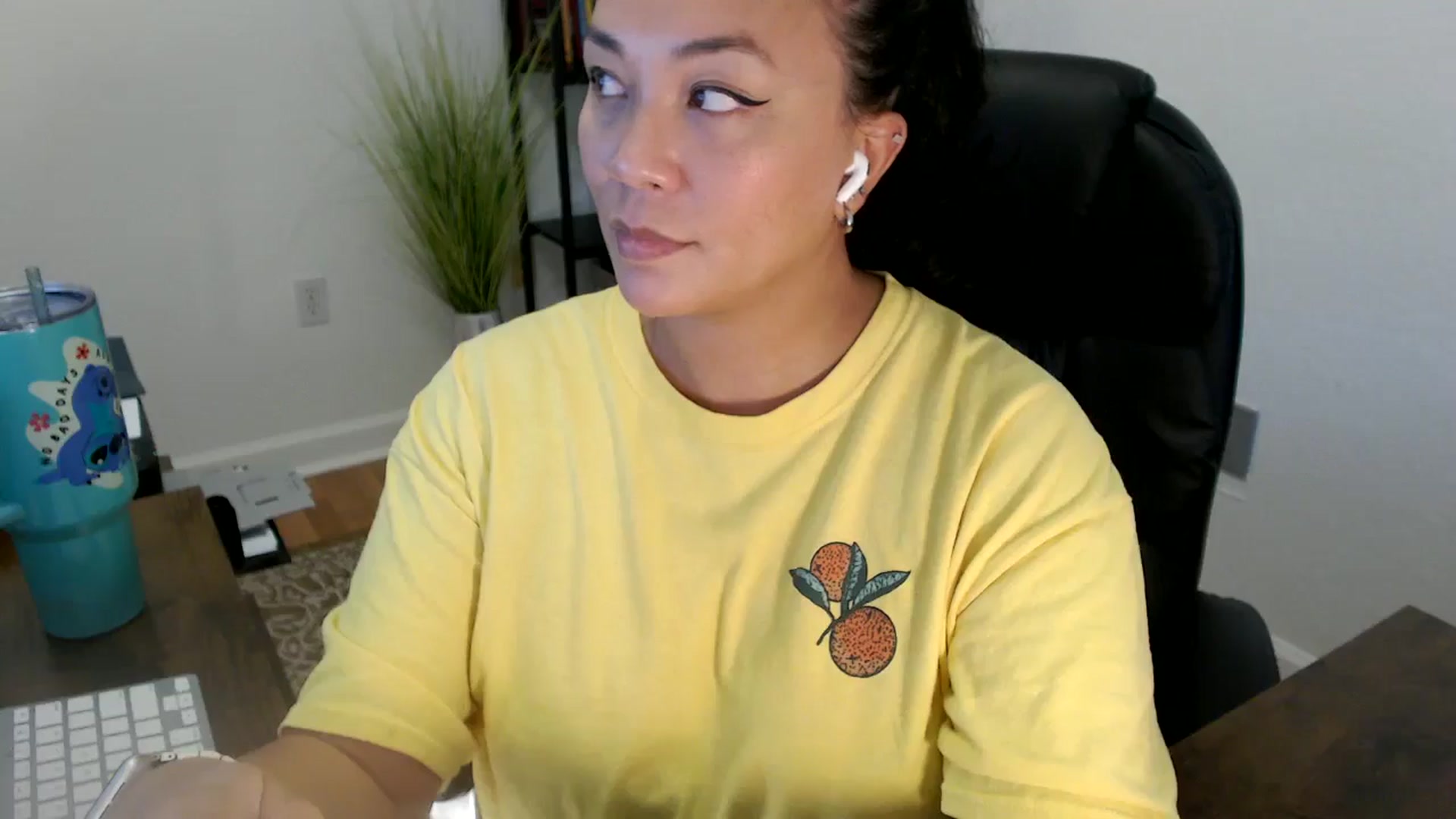 Gallery image thumbnail from MickaylaStar's myfreecams stream on, 06/11/2025, 20:21 image 18 of 20