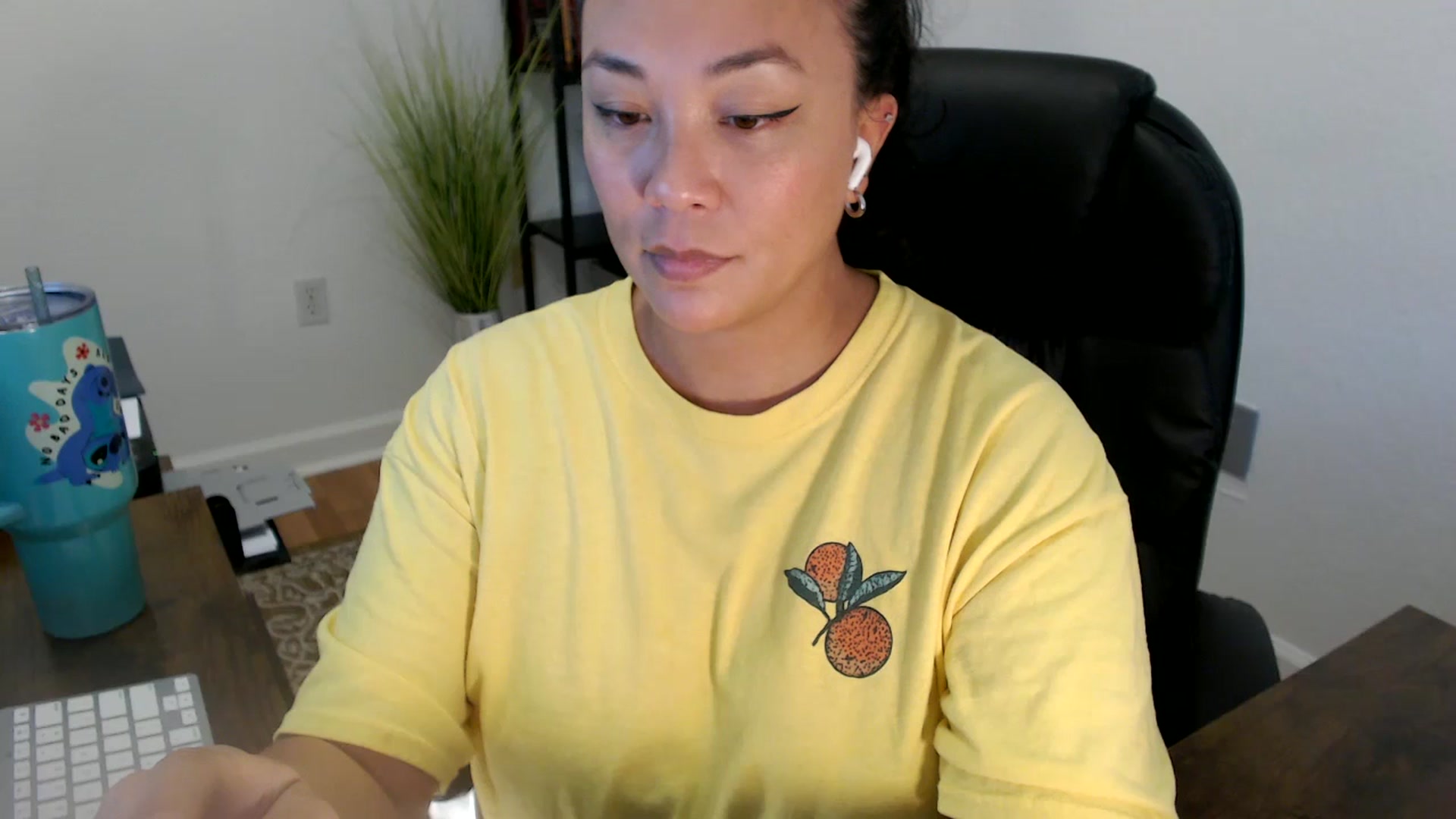 Gallery image thumbnail from MickaylaStar's myfreecams stream on, 06/11/2025, 20:21 image 17 of 20