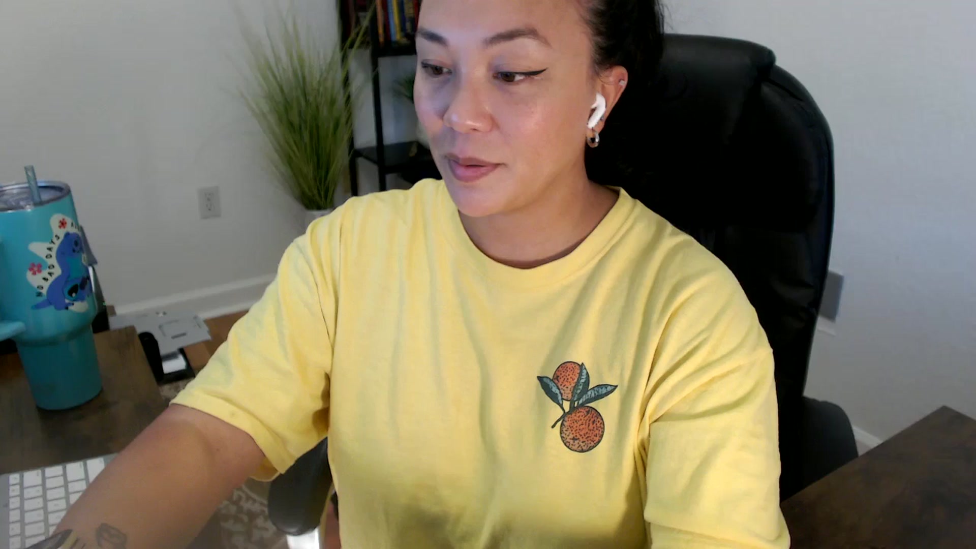 Gallery image thumbnail from MickaylaStar's myfreecams stream on, 06/11/2025, 20:21 image 13 of 20