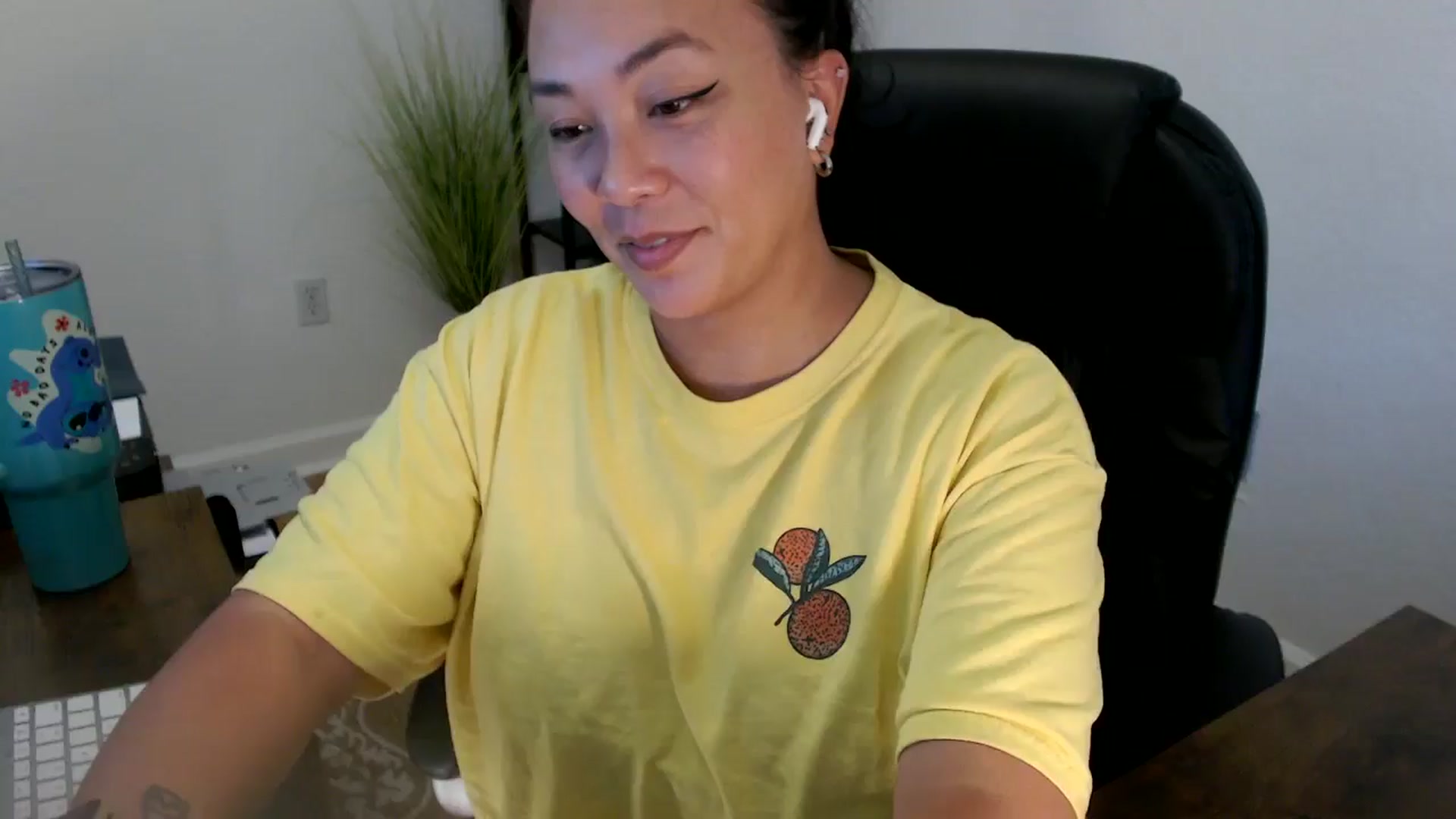 Gallery image thumbnail from MickaylaStar's myfreecams stream on, 06/11/2025, 20:21 image 9 of 20