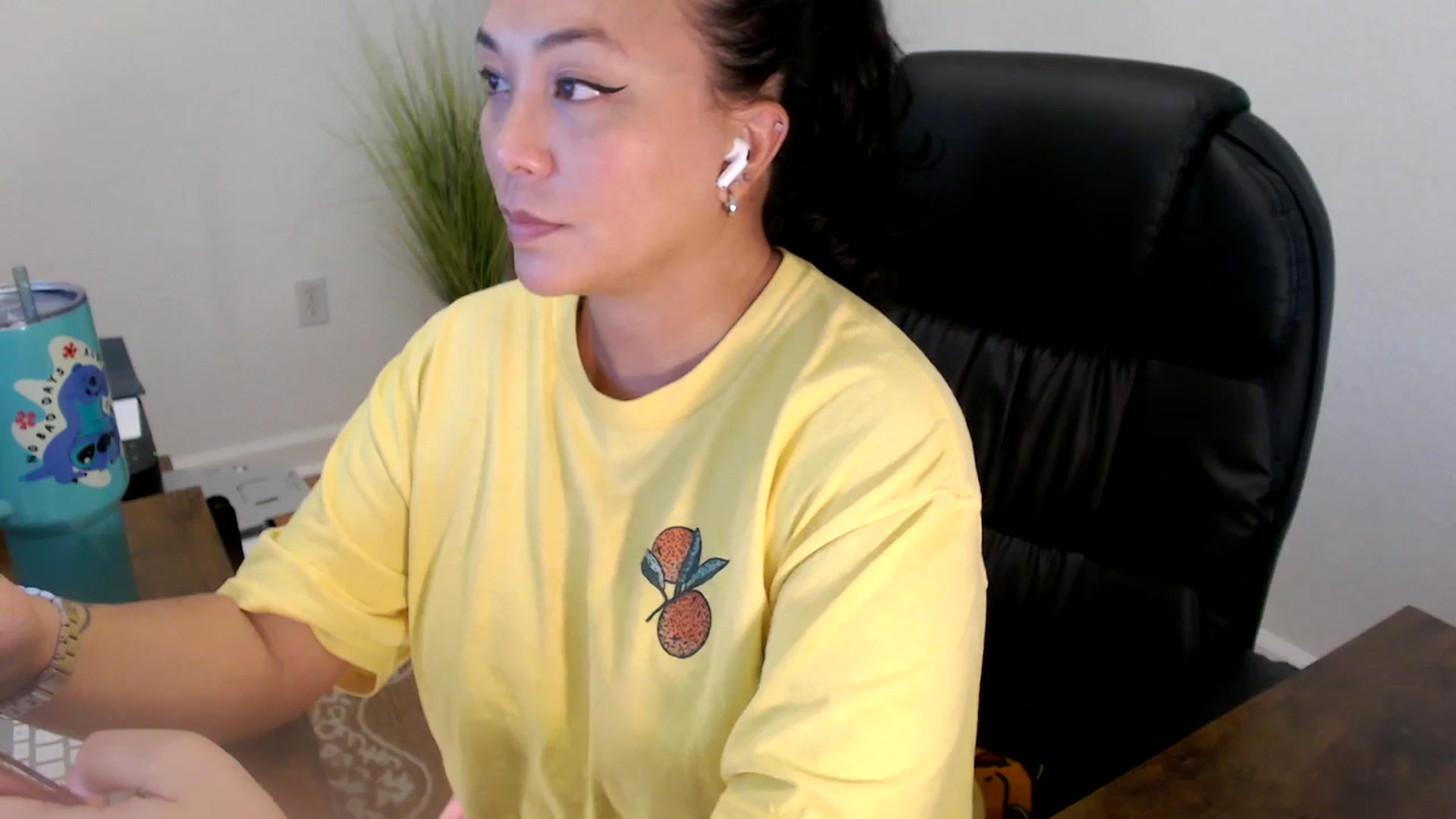 Gallery image thumbnail from MickaylaStar's myfreecams stream on, 06/11/2025, 20:21 image 20 of 20