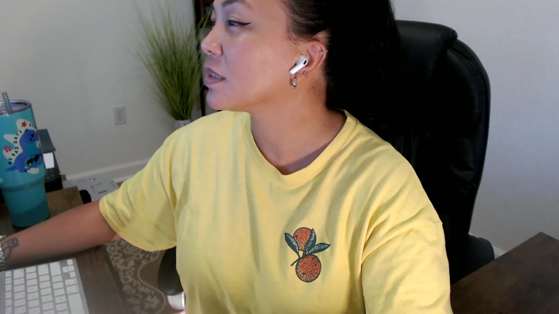 Gallery image thumbnail from MickaylaStar's myfreecams stream on, 06/11/2025, 20:21 image 11 of 20