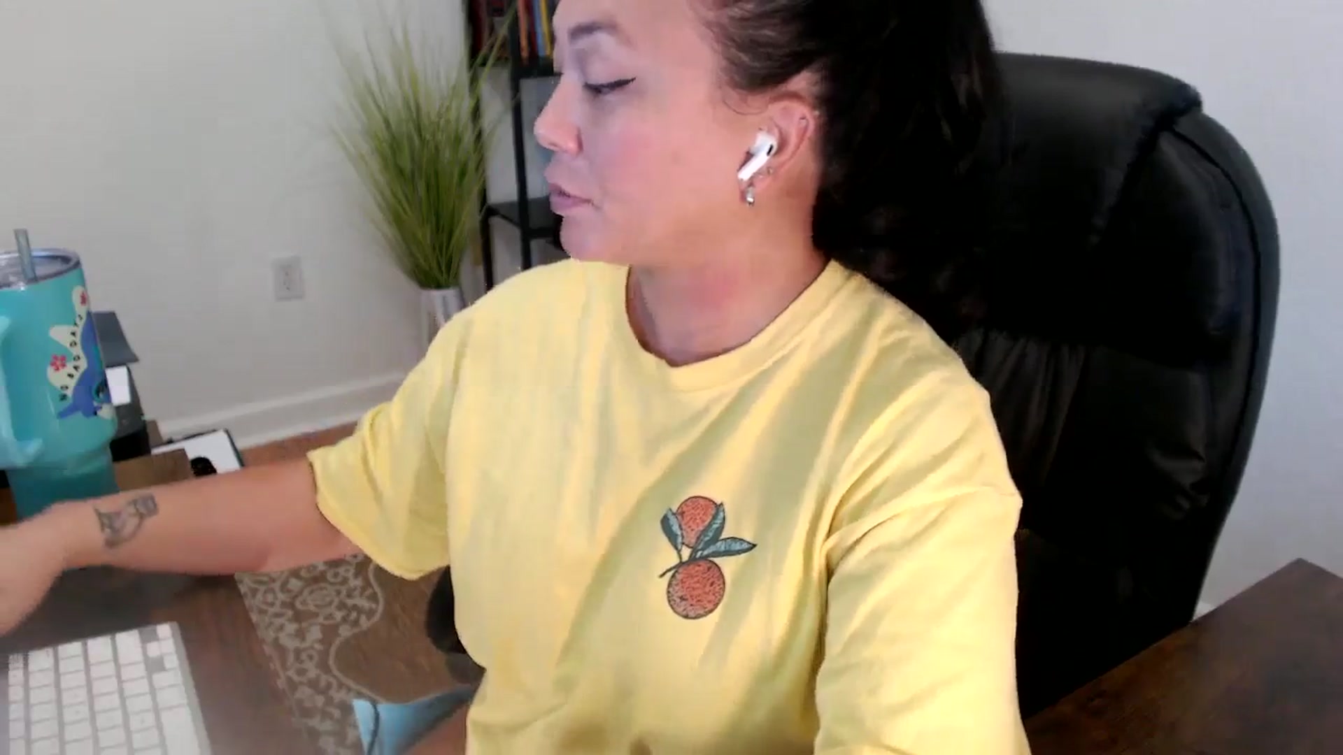 Gallery image thumbnail from MickaylaStar's myfreecams stream on, 06/11/2025, 21:05 image 13 of 20