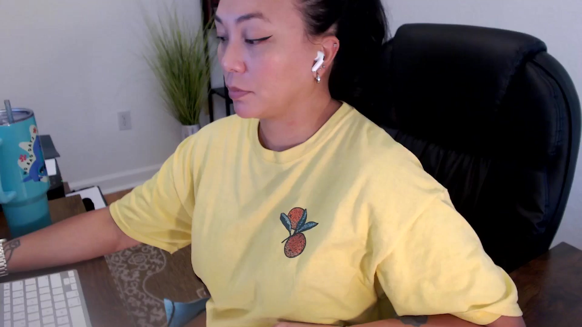 Gallery image thumbnail from MickaylaStar's myfreecams stream on, 06/11/2025, 21:05 image 11 of 20