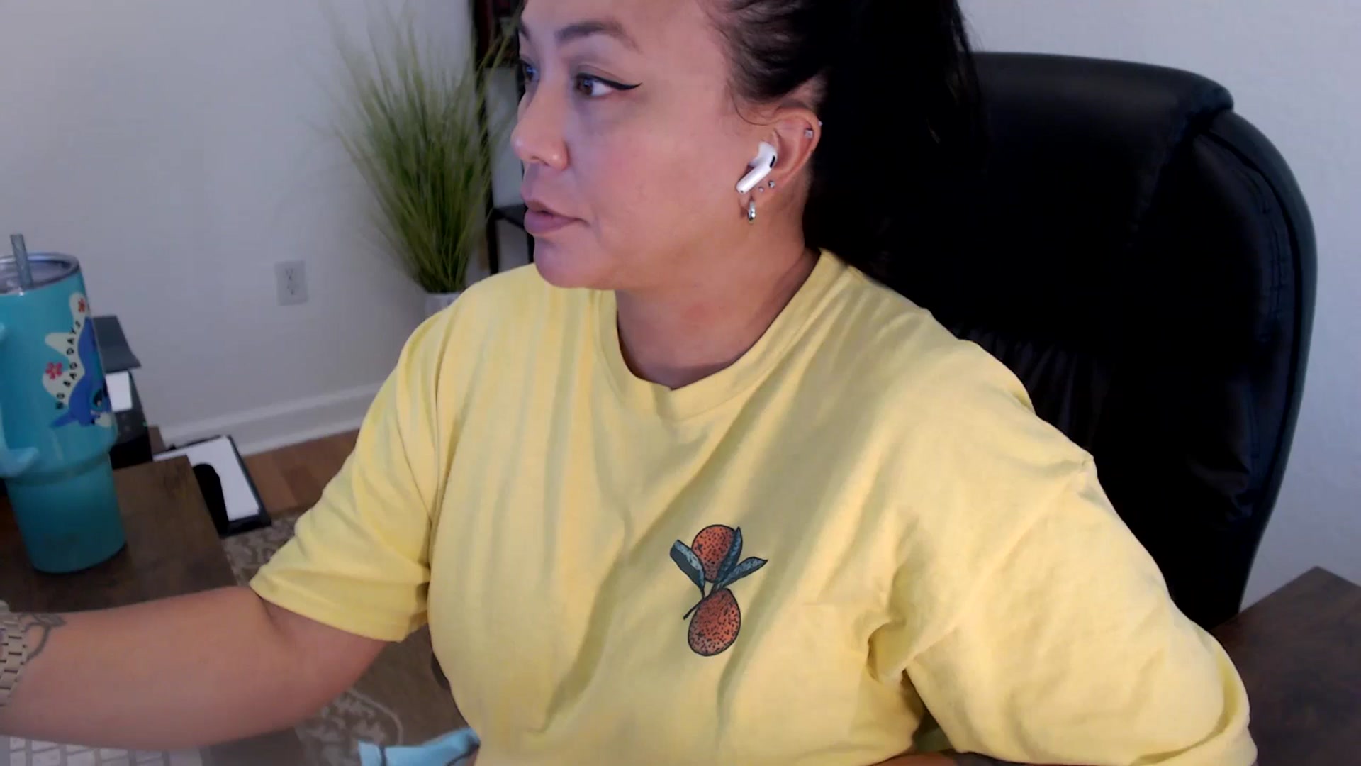 Gallery image thumbnail from MickaylaStar's myfreecams stream on, 06/11/2025, 21:05 image 10 of 20