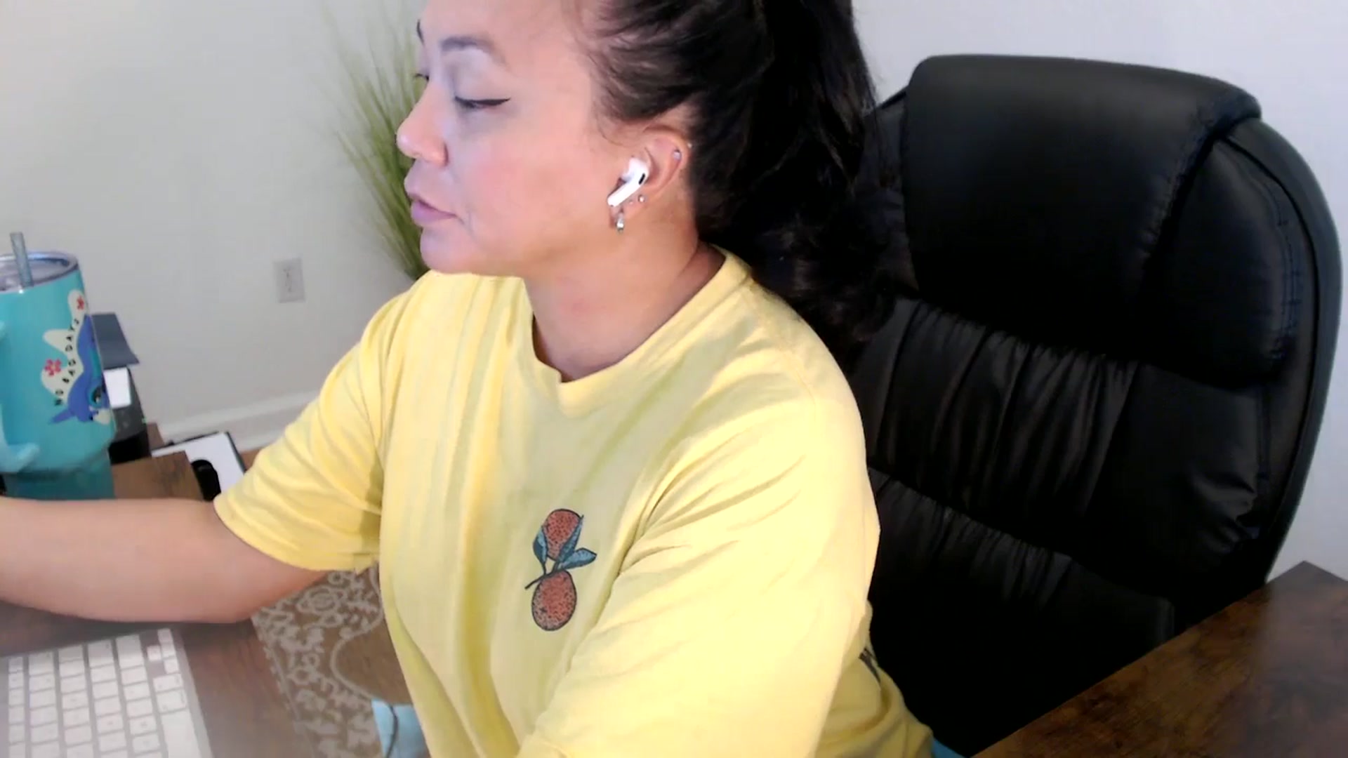 Gallery image thumbnail from MickaylaStar's myfreecams stream on, 06/11/2025, 21:05 image 12 of 20