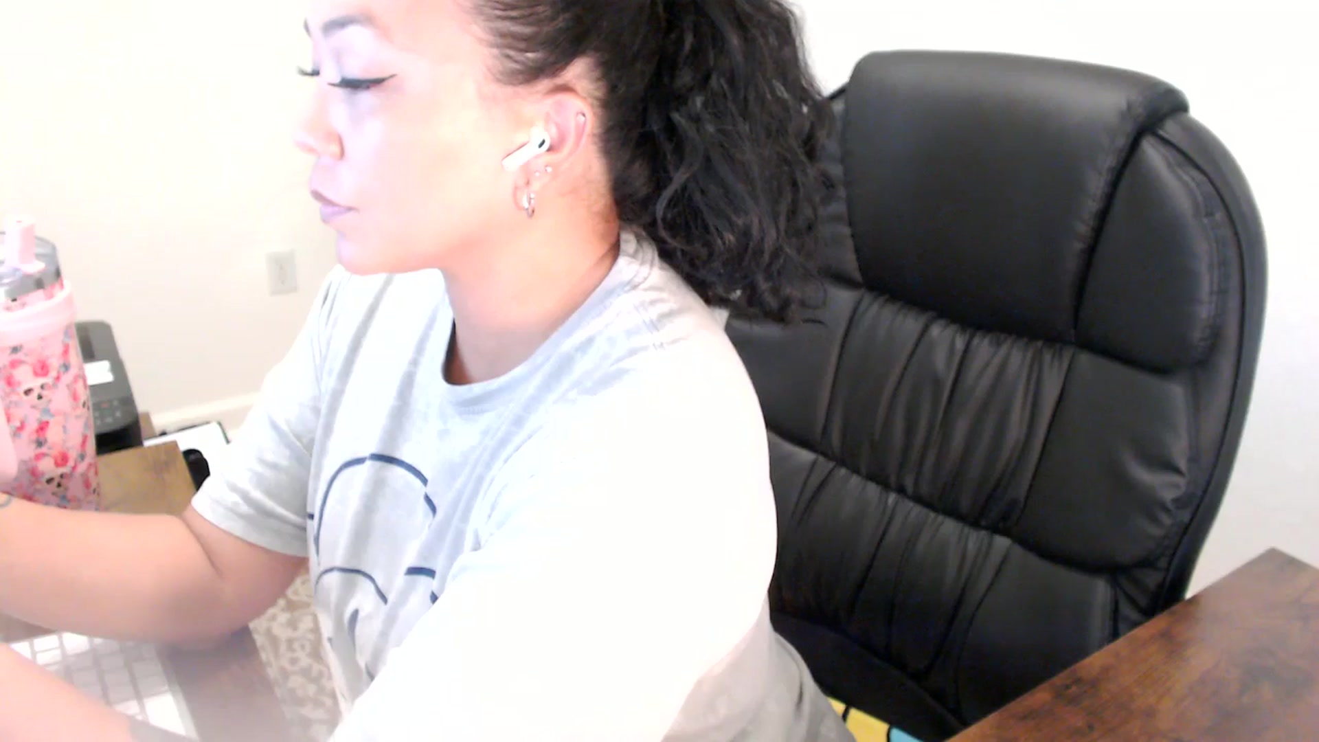 Gallery image thumbnail from MickaylaStar's myfreecams stream on, 06/17/2025, 16:06 image 6 of 20