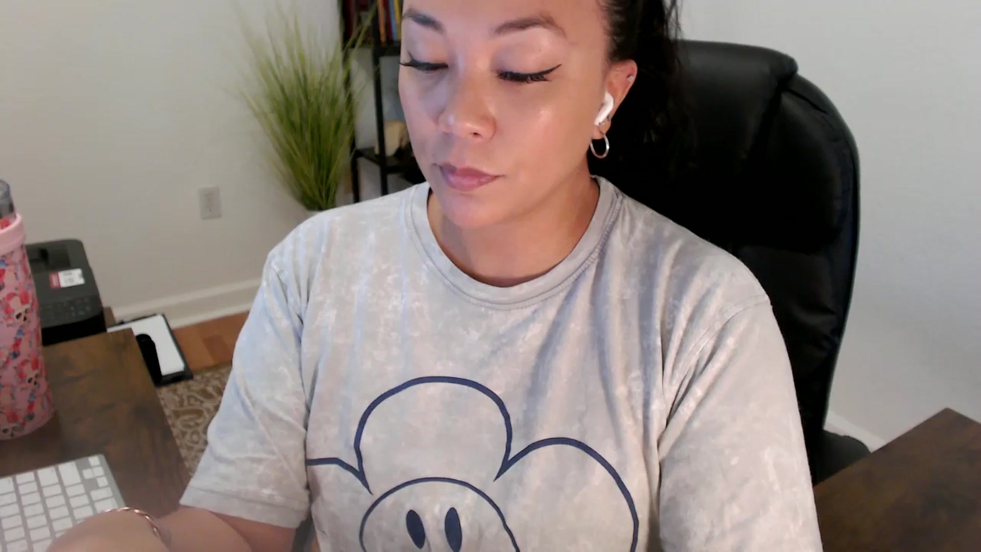 Gallery image thumbnail from MickaylaStar's myfreecams stream on, 06/17/2025, 16:06 image 18 of 20