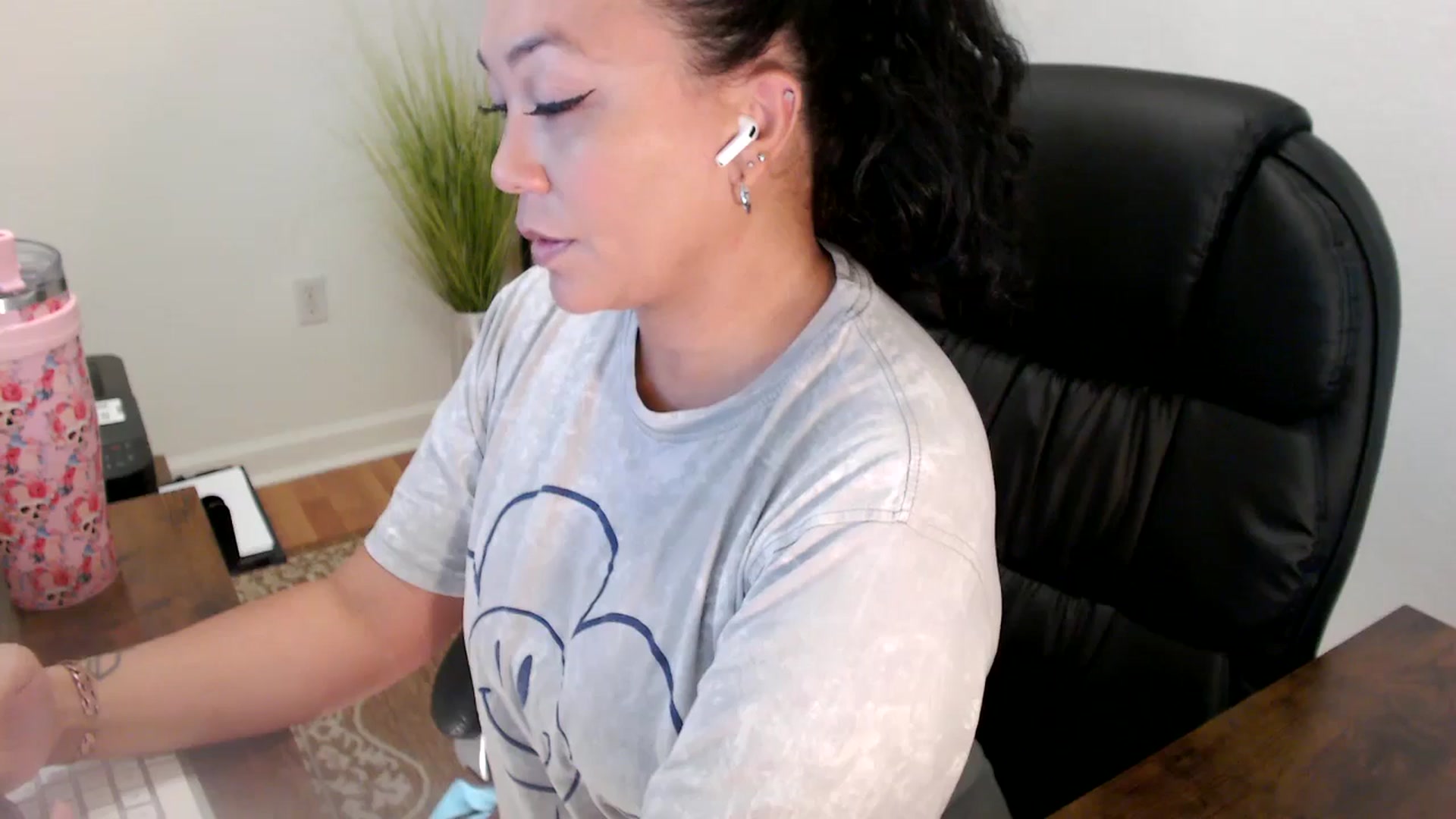 Gallery image thumbnail from MickaylaStar's myfreecams stream on, 06/17/2025, 16:06 image 14 of 20