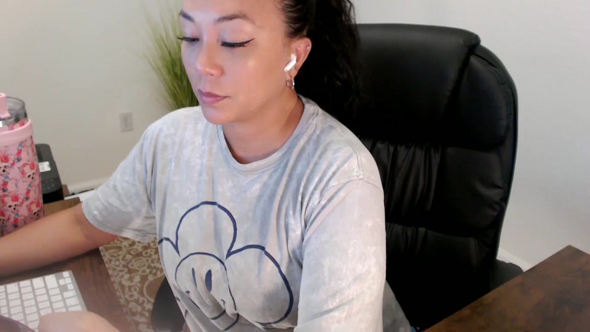 Gallery image thumbnail from MickaylaStar's myfreecams stream on, 06/17/2025, 16:06 image 12 of 20