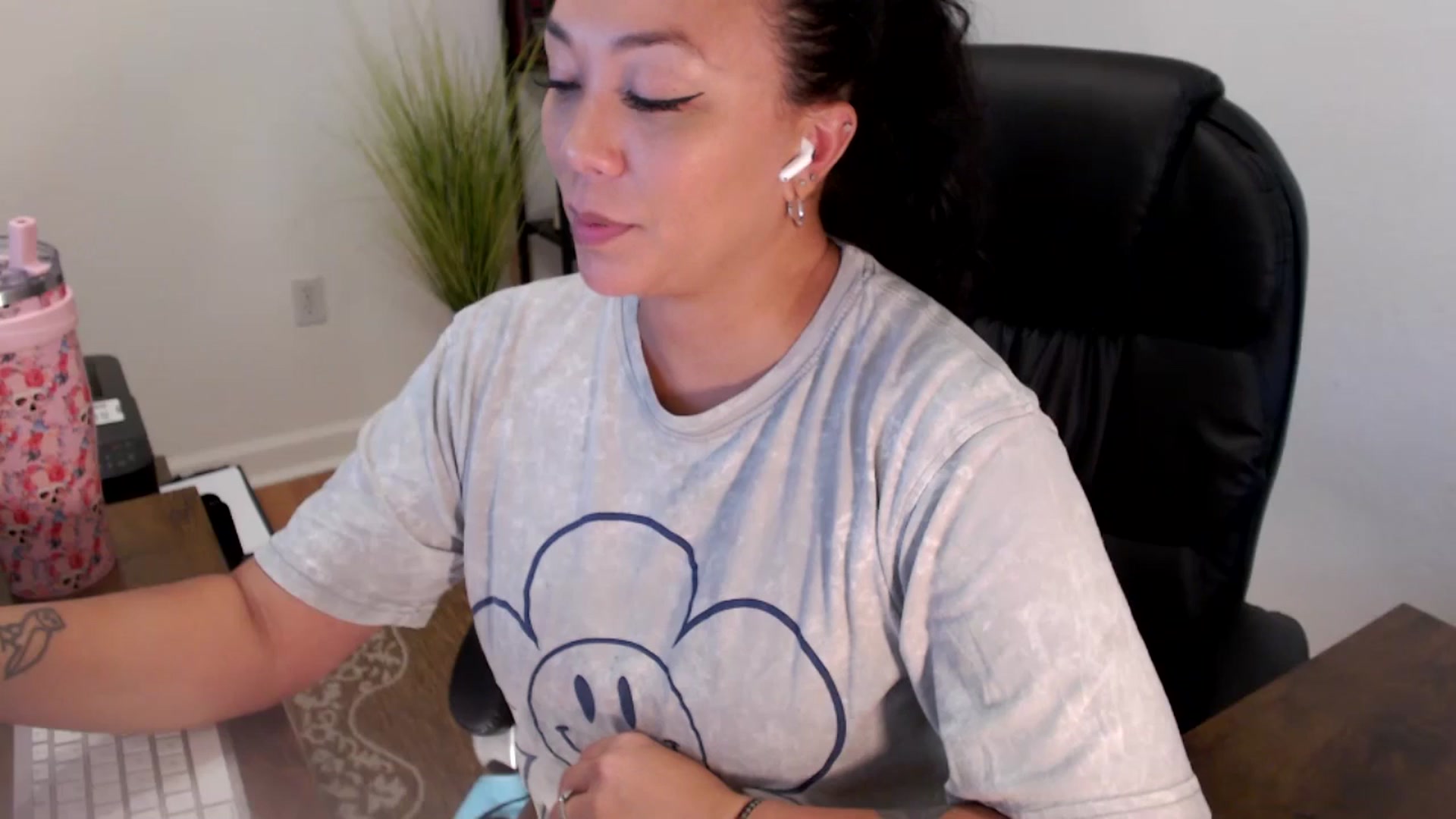 Gallery image thumbnail from MickaylaStar's myfreecams stream on, 06/17/2025, 18:16 image 12 of 20
