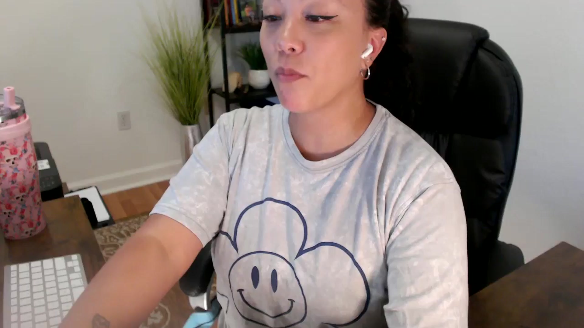 Gallery image thumbnail from MickaylaStar's myfreecams stream on, 06/17/2025, 18:16 image 15 of 20