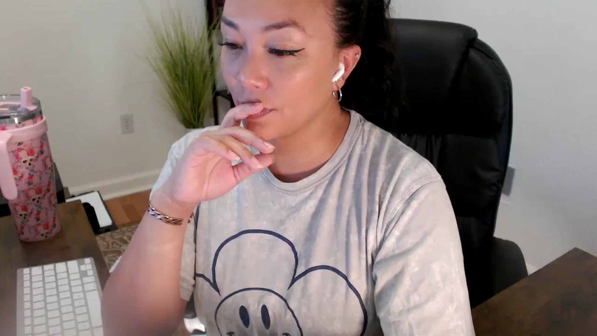 Gallery image thumbnail from MickaylaStar's myfreecams stream on, 06/17/2025, 18:16 image 6 of 20