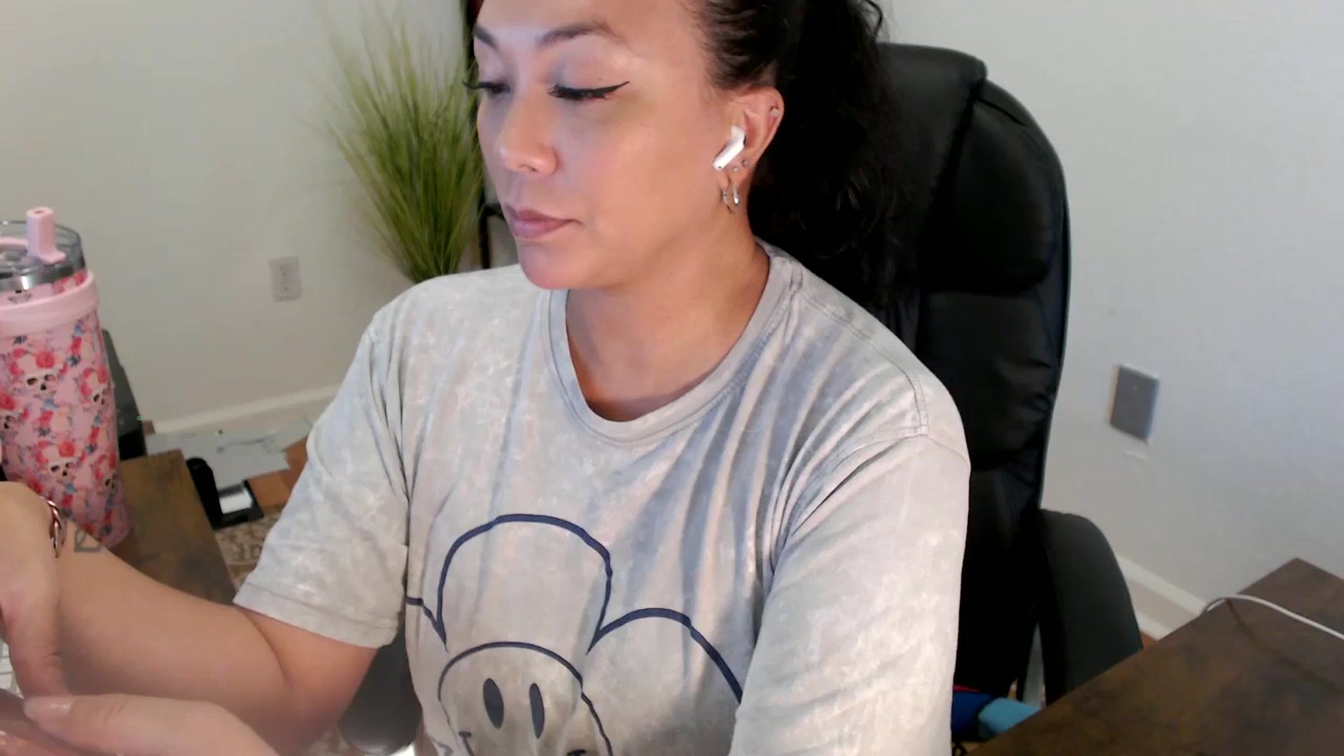Gallery image thumbnail from MickaylaStar's myfreecams stream on, 06/17/2025, 19:23 image 7 of 20