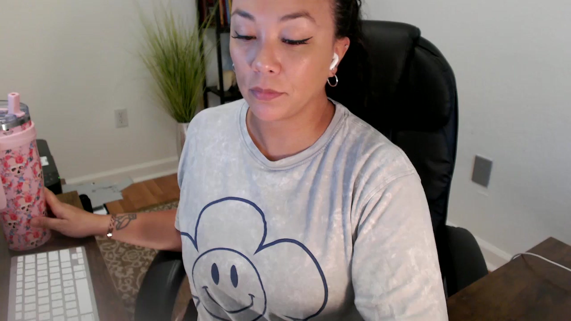 Gallery image thumbnail from MickaylaStar's myfreecams stream on, 06/17/2025, 19:23 image 16 of 20
