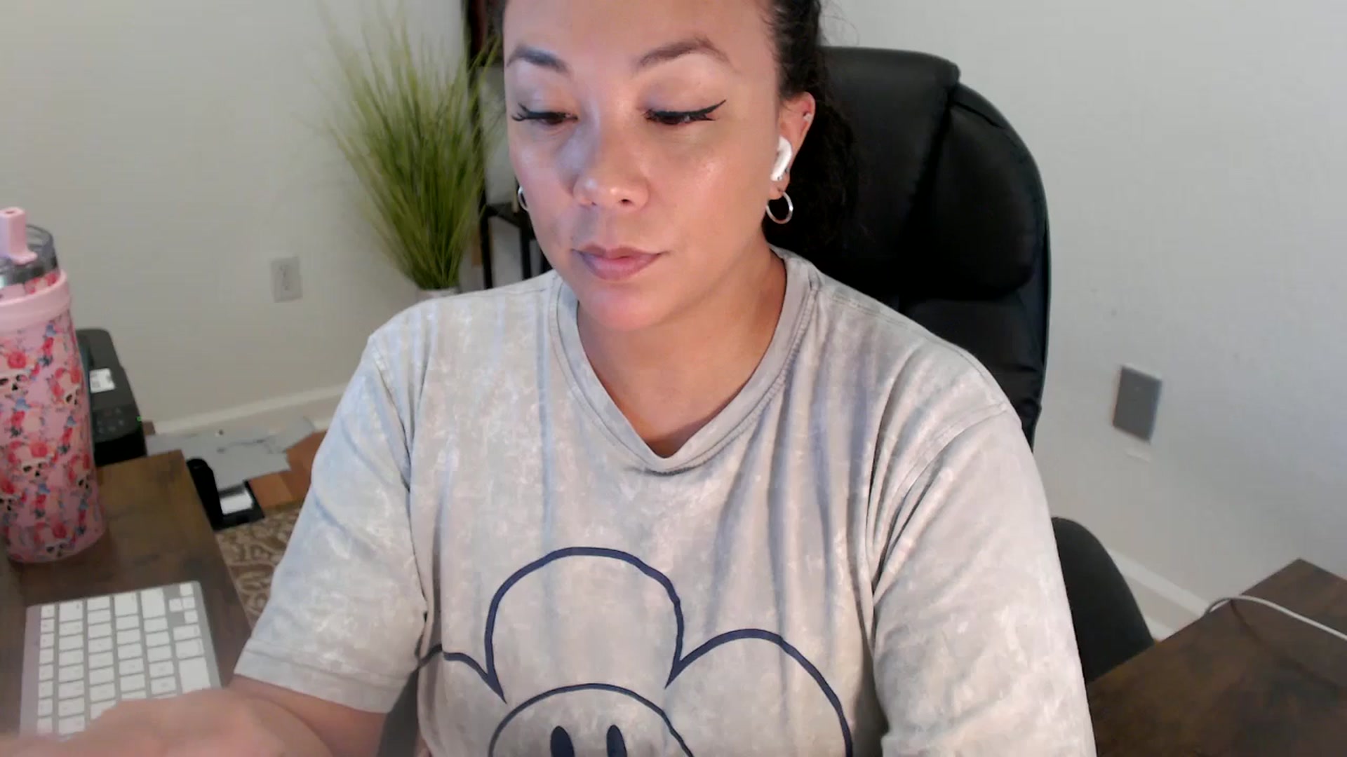 Gallery image thumbnail from MickaylaStar's myfreecams stream on, 06/17/2025, 19:23 image 15 of 20