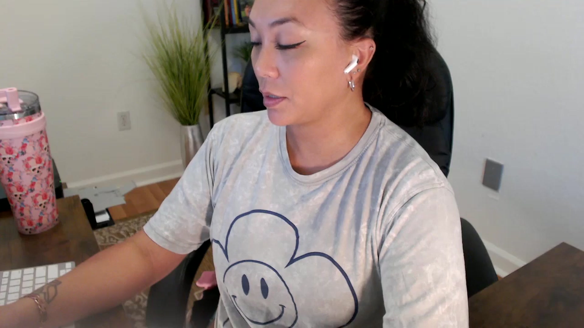 Gallery image thumbnail from MickaylaStar's myfreecams stream on, 06/17/2025, 19:23 image 4 of 20