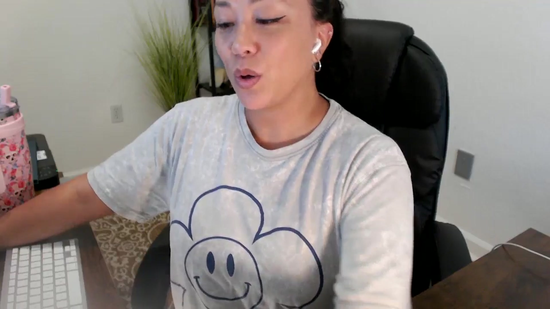 Gallery image thumbnail from MickaylaStar's myfreecams stream on, 06/17/2025, 19:23 image 20 of 20