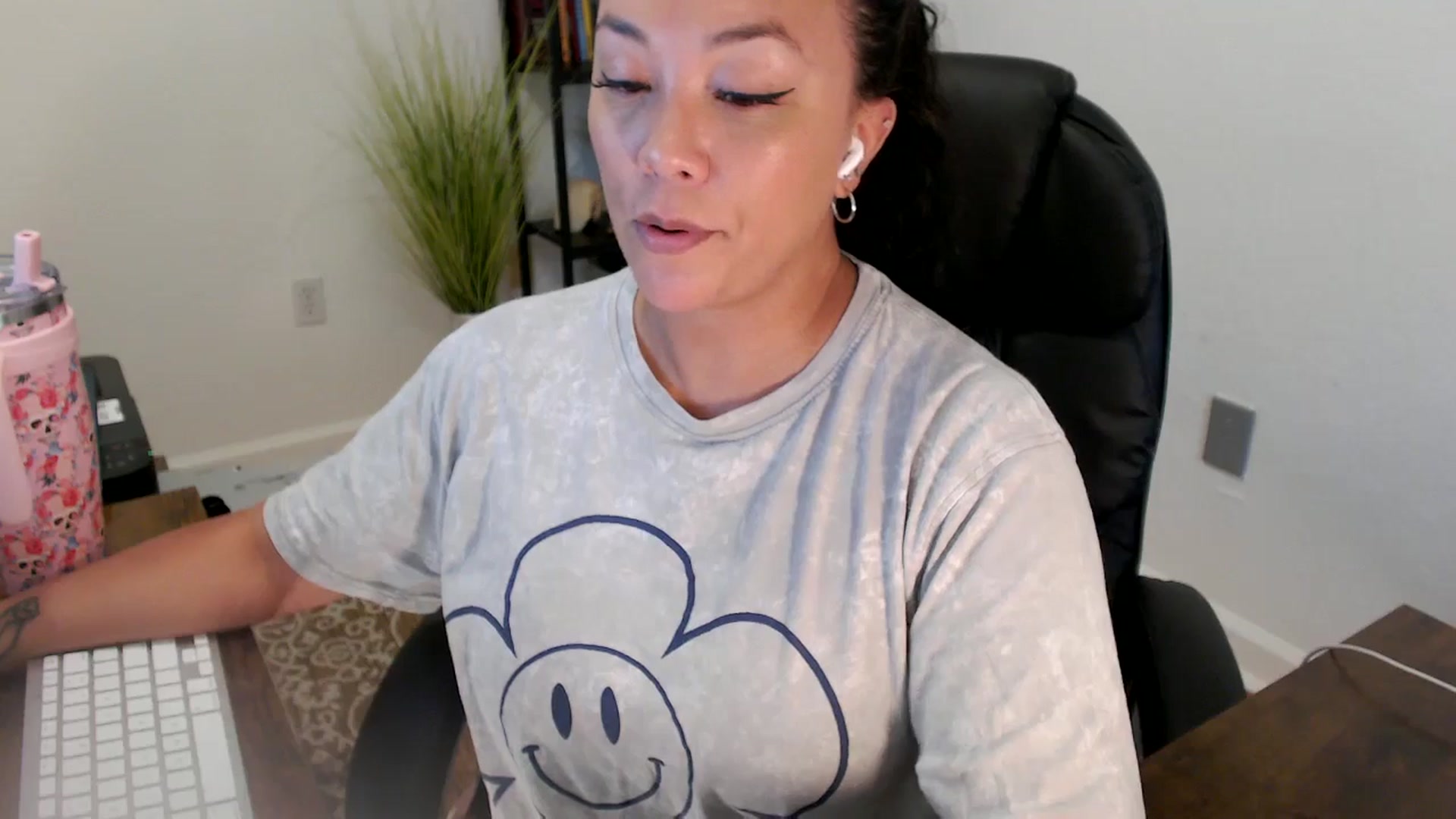 Gallery image thumbnail from MickaylaStar's myfreecams stream on, 06/17/2025, 19:23 image 17 of 20