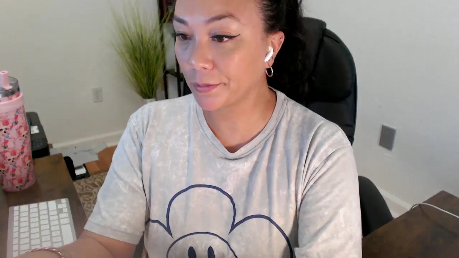 Gallery image thumbnail from MickaylaStar's myfreecams stream on, 06/17/2025, 19:23 image 14 of 20
