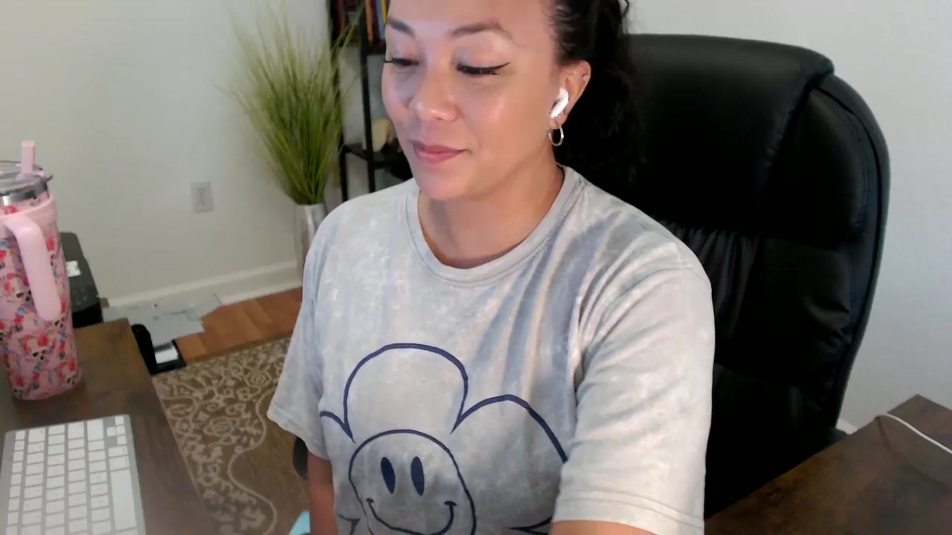 Gallery image thumbnail from MickaylaStar's myfreecams stream on, 06/17/2025, 19:51 image 16 of 20
