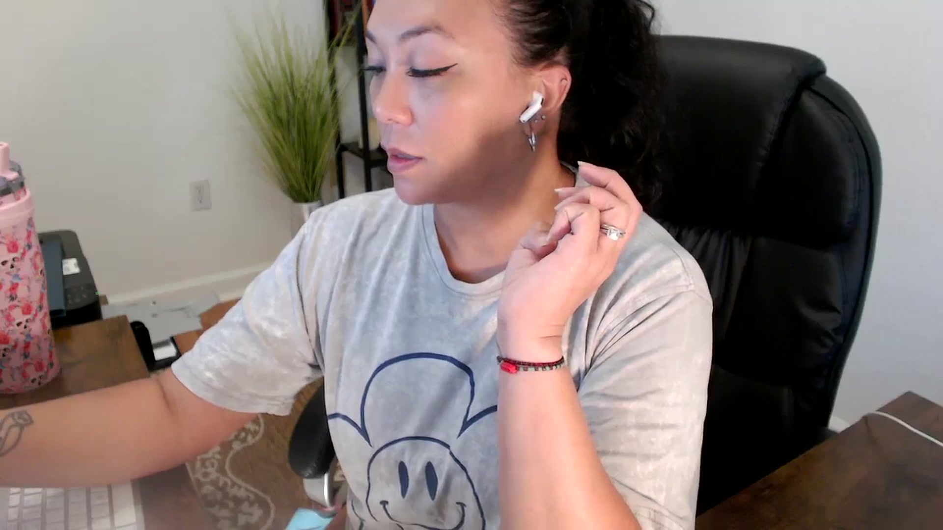 Gallery image thumbnail from MickaylaStar's myfreecams stream on, 06/17/2025, 19:51 image 10 of 20