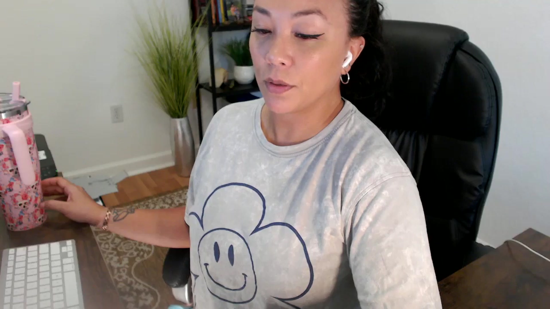 Gallery image thumbnail from MickaylaStar's myfreecams stream on, 06/17/2025, 19:51 image 15 of 20