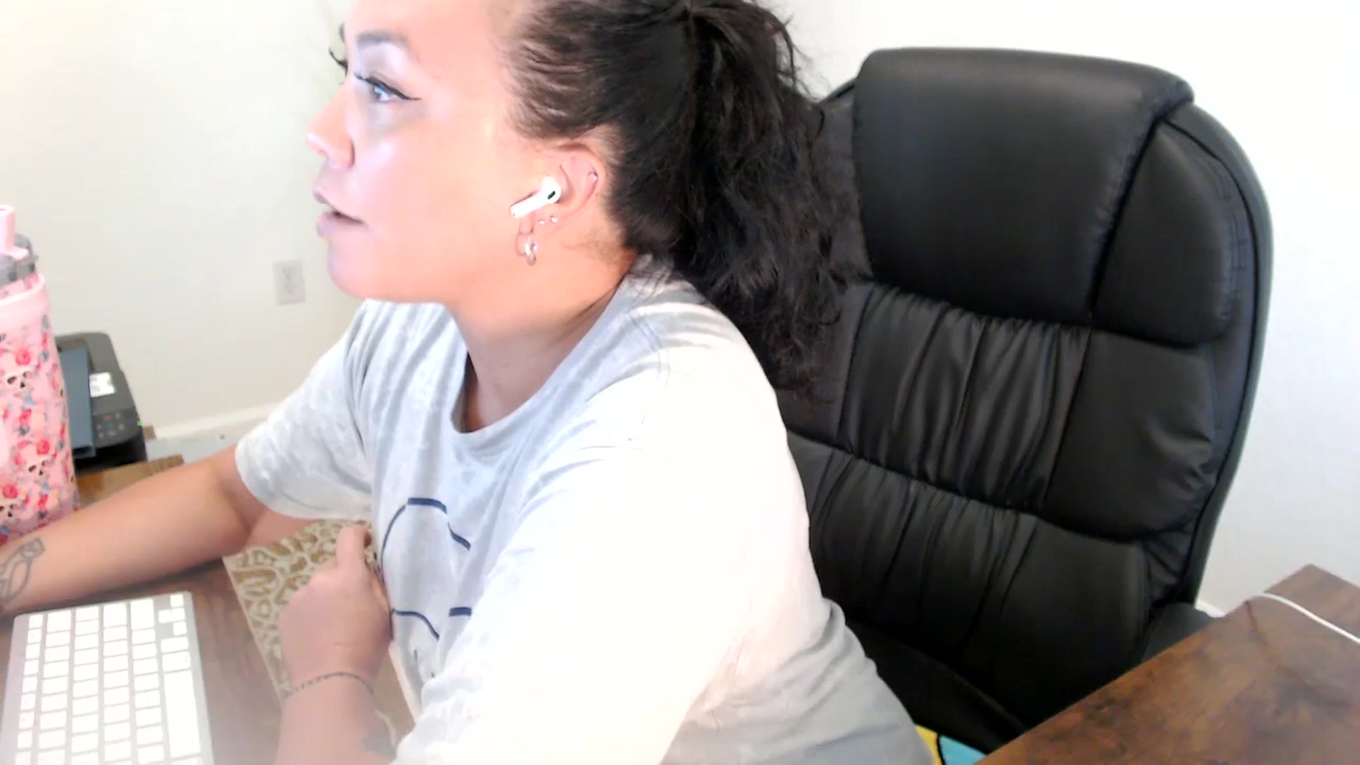 Gallery image thumbnail from MickaylaStar's myfreecams stream on, 06/17/2025, 19:51 image 2 of 20
