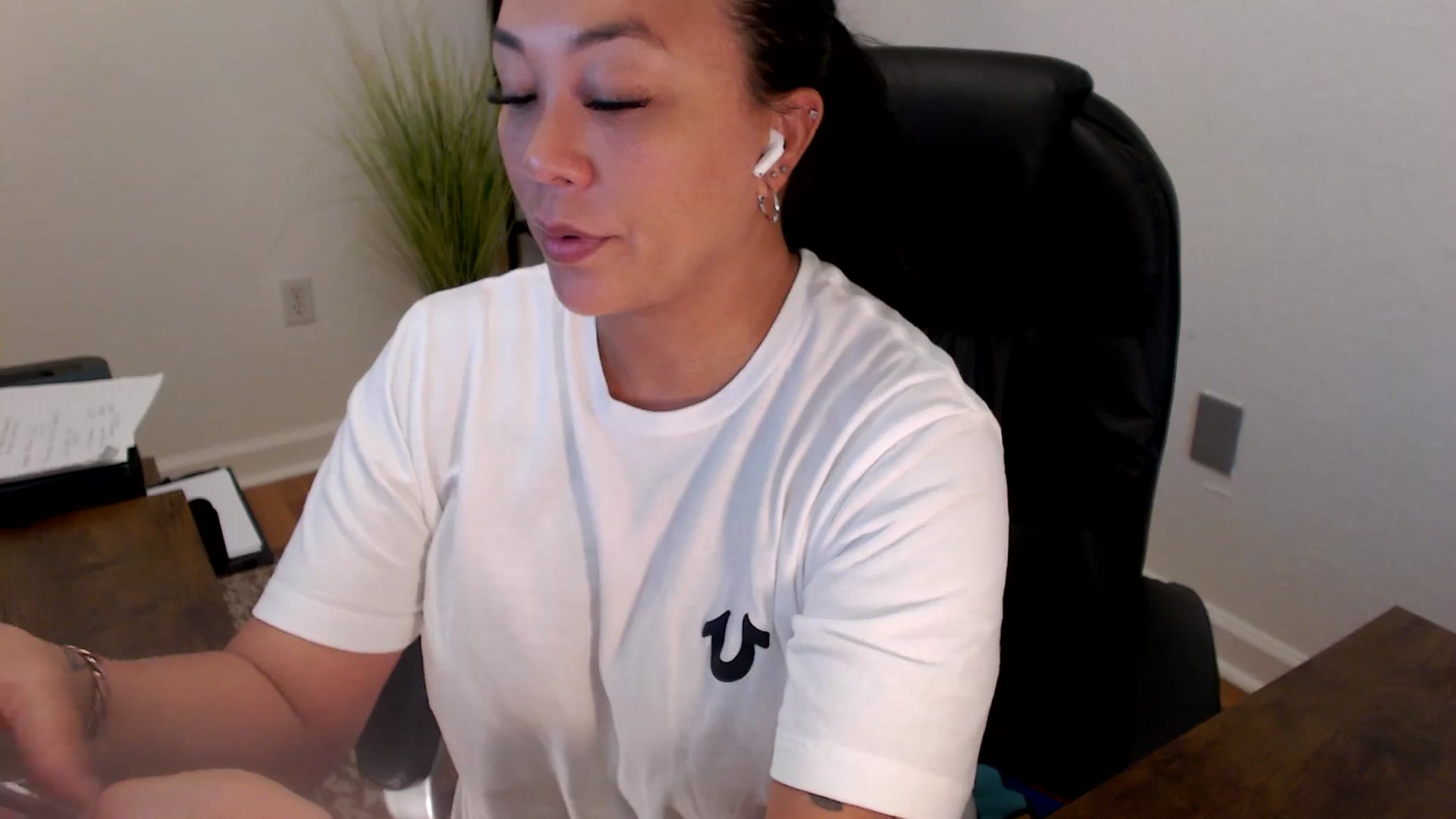 Gallery image thumbnail from MickaylaStar's myfreecams stream on, 06/18/2025, 15:50 image 4 of 20